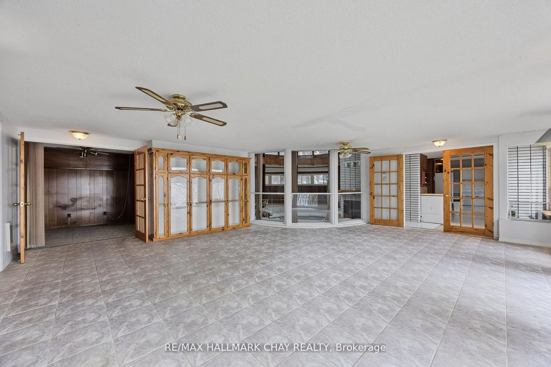 4 Lakeshore Road