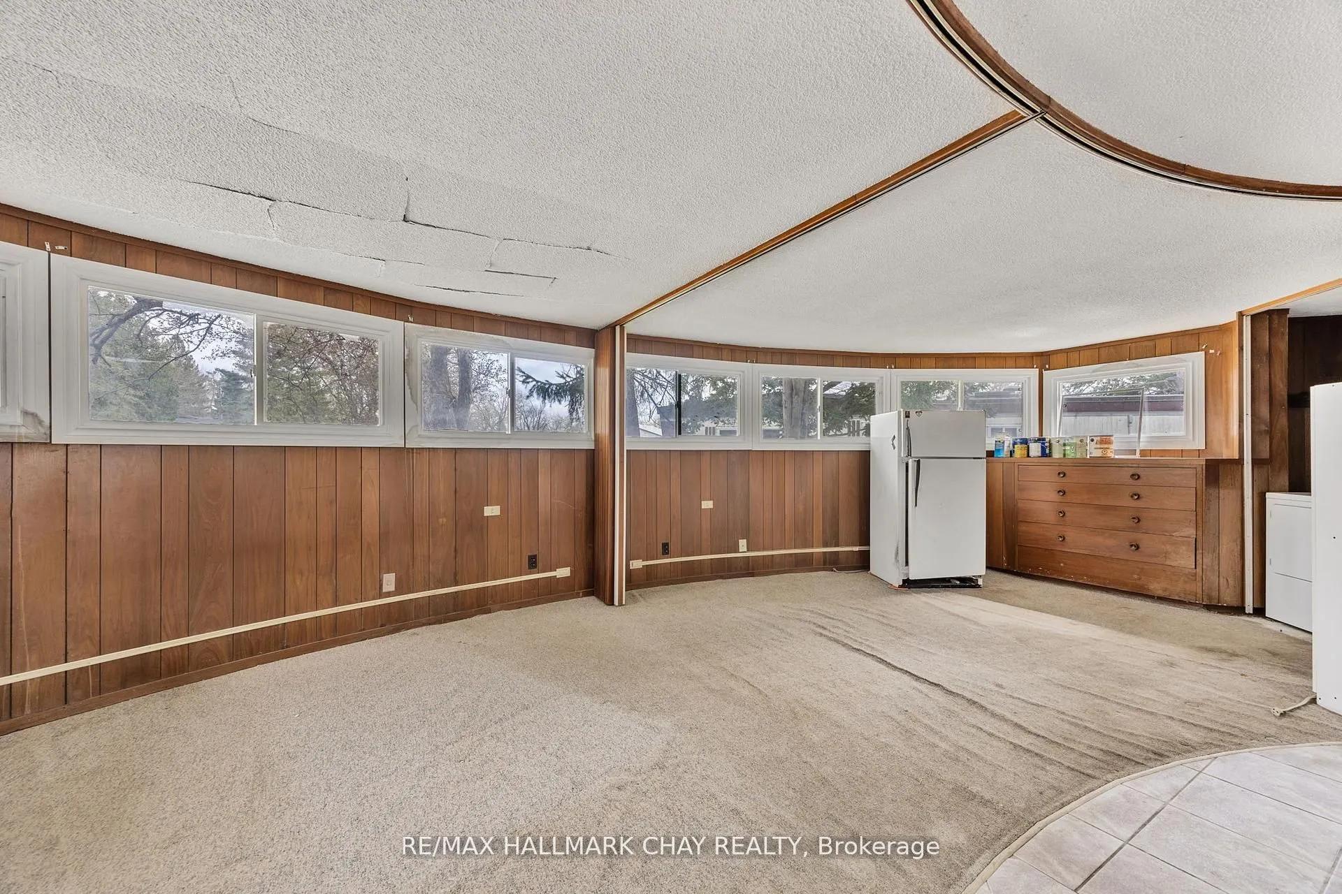 4 Lakeshore Road