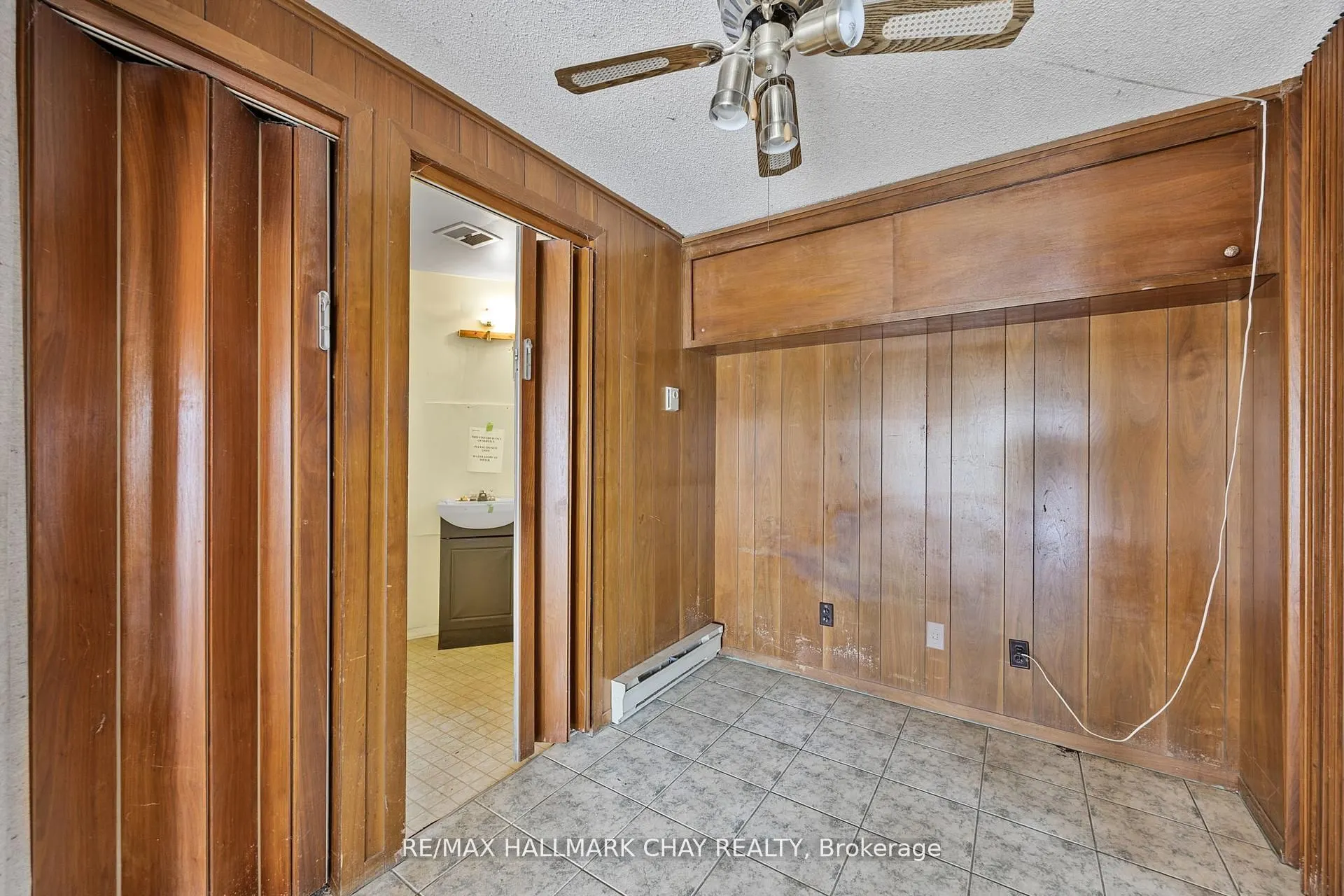 4 Lakeshore Road