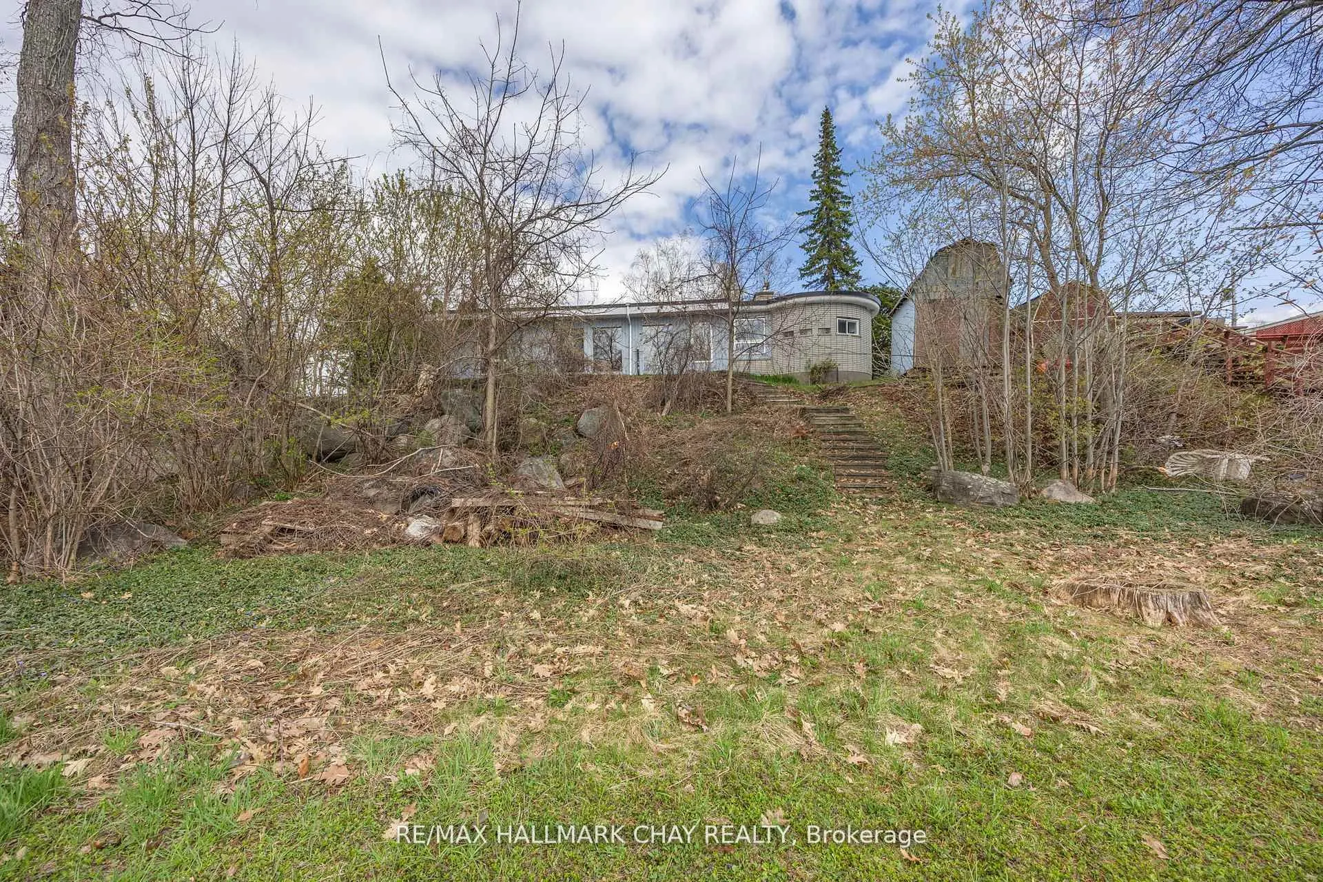4 Lakeshore Road