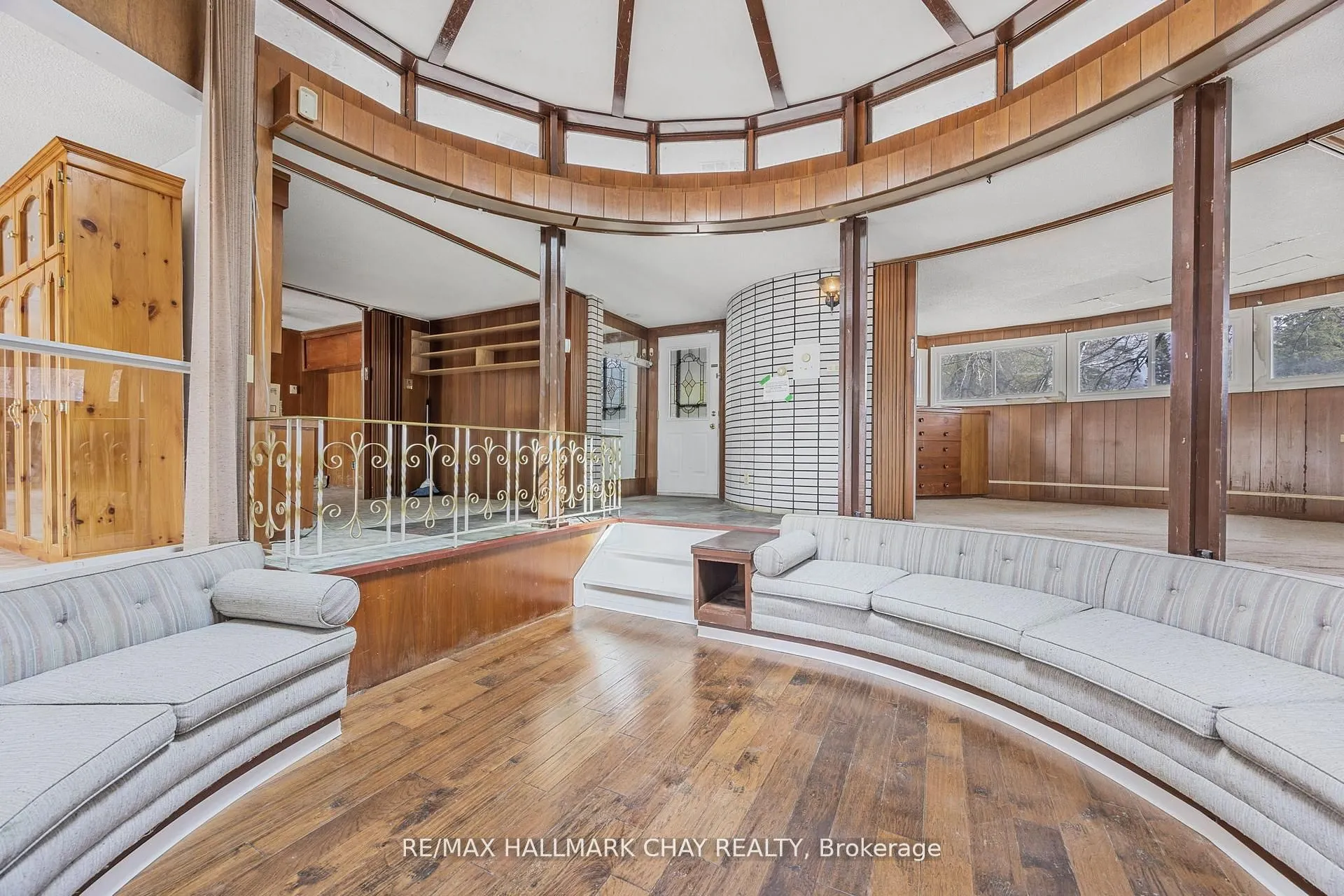 4 Lakeshore Road
