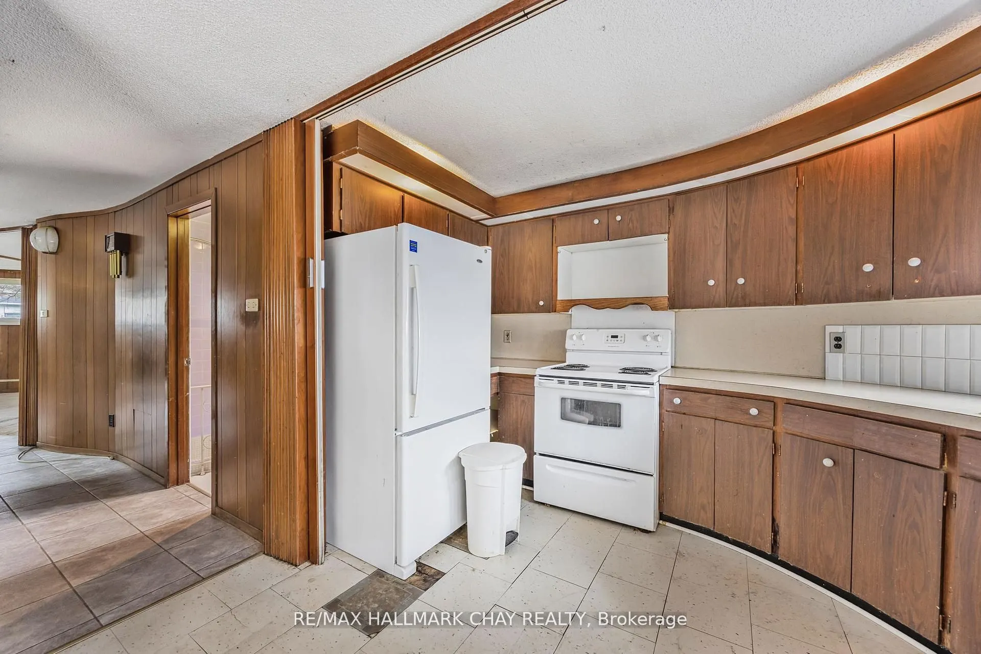 4 Lakeshore Road