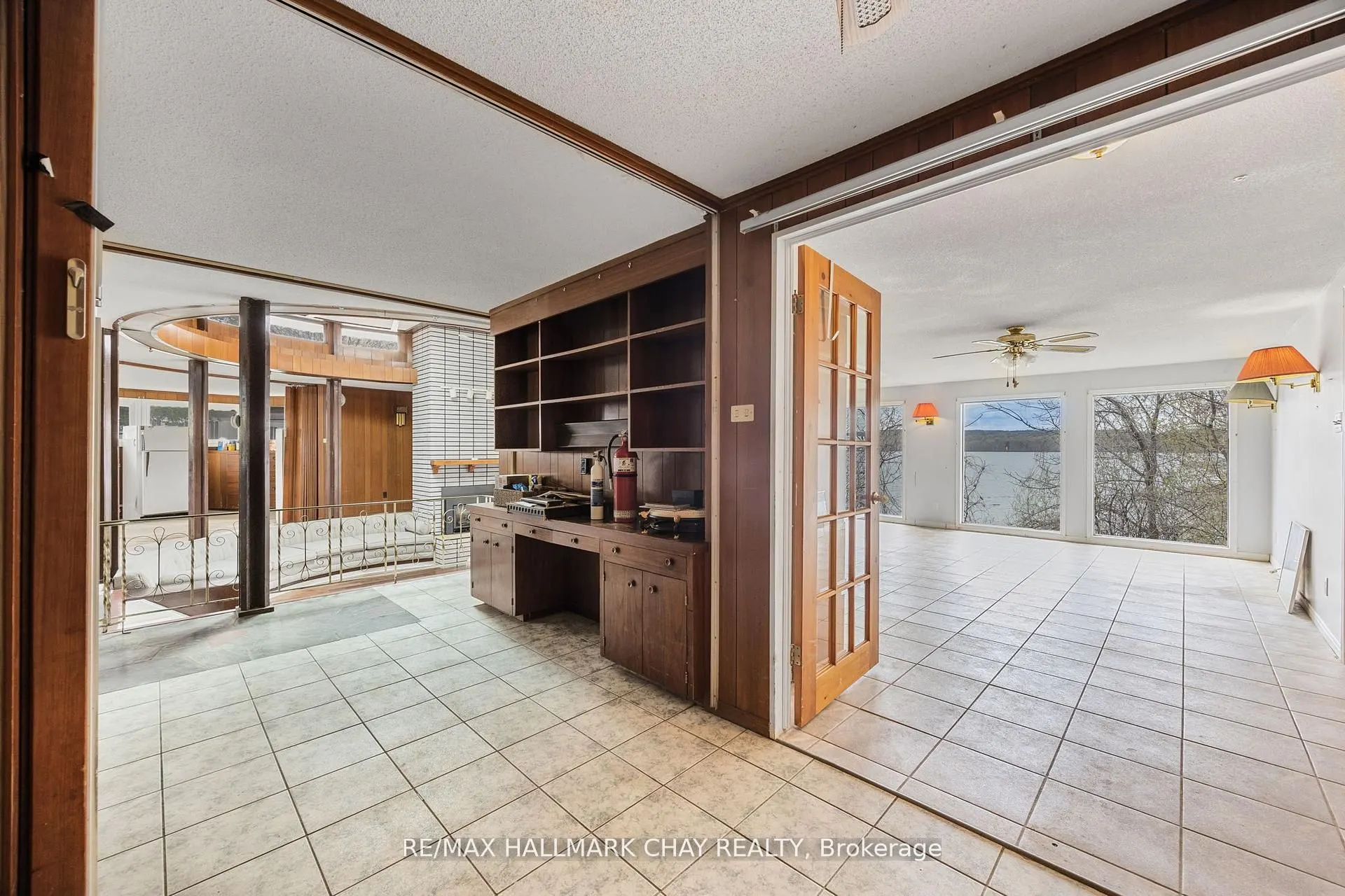 4 Lakeshore Road