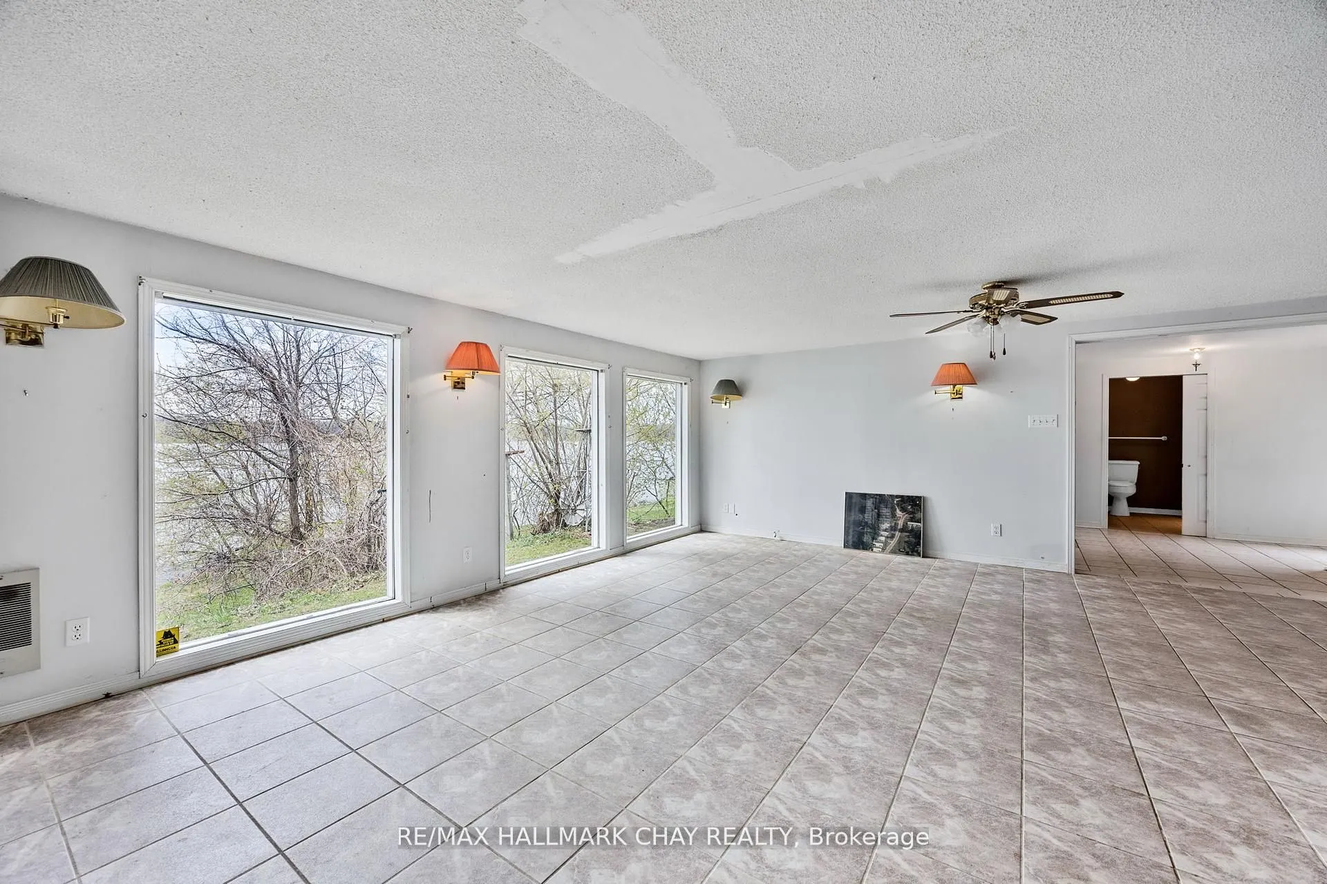 4 Lakeshore Road