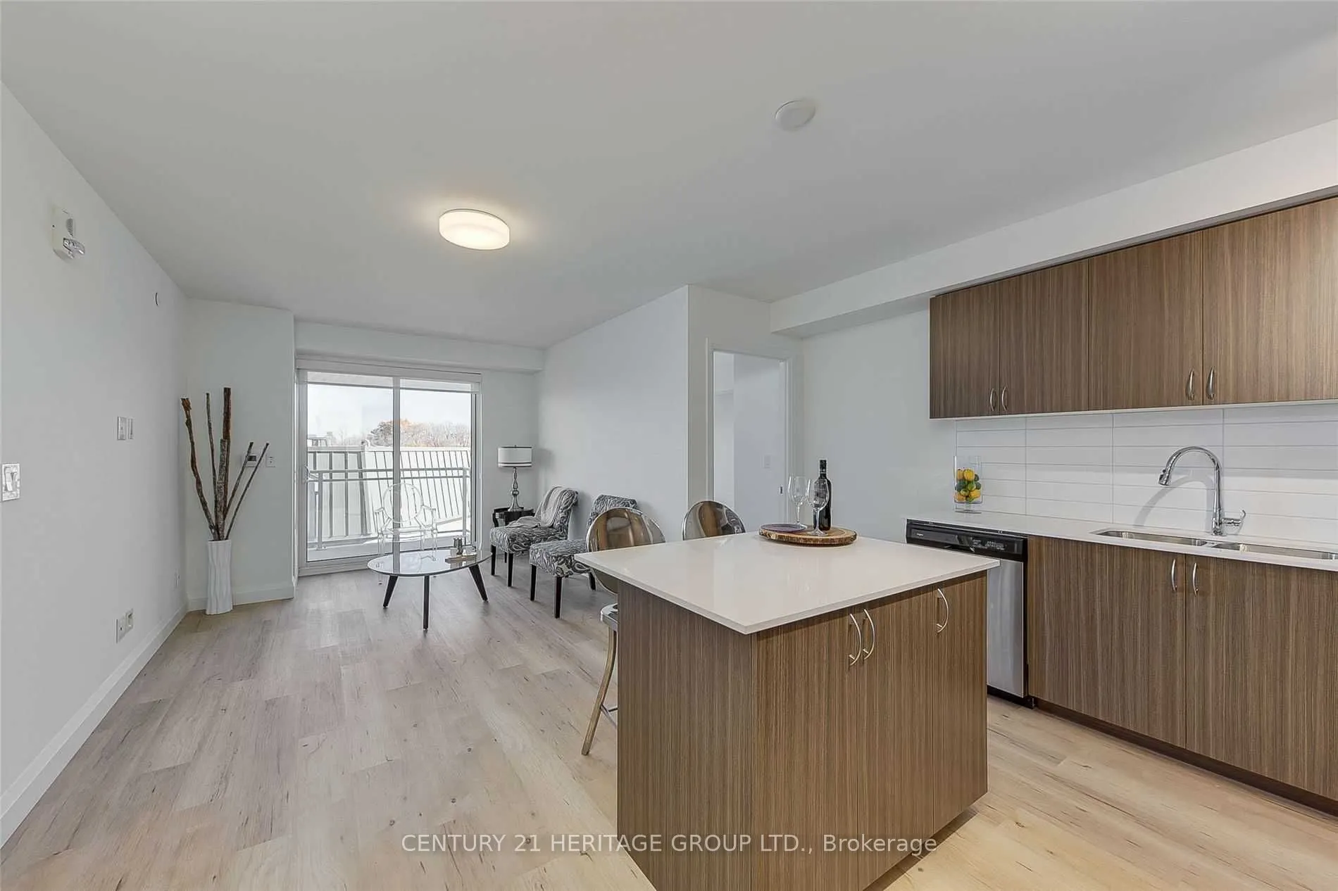 58 Lakeside Terrace, #808