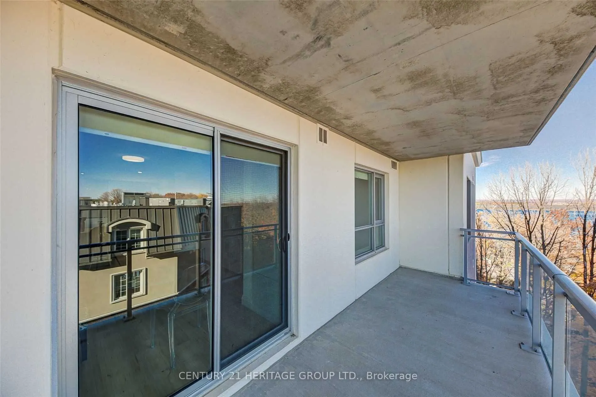 58 Lakeside Terrace, #808