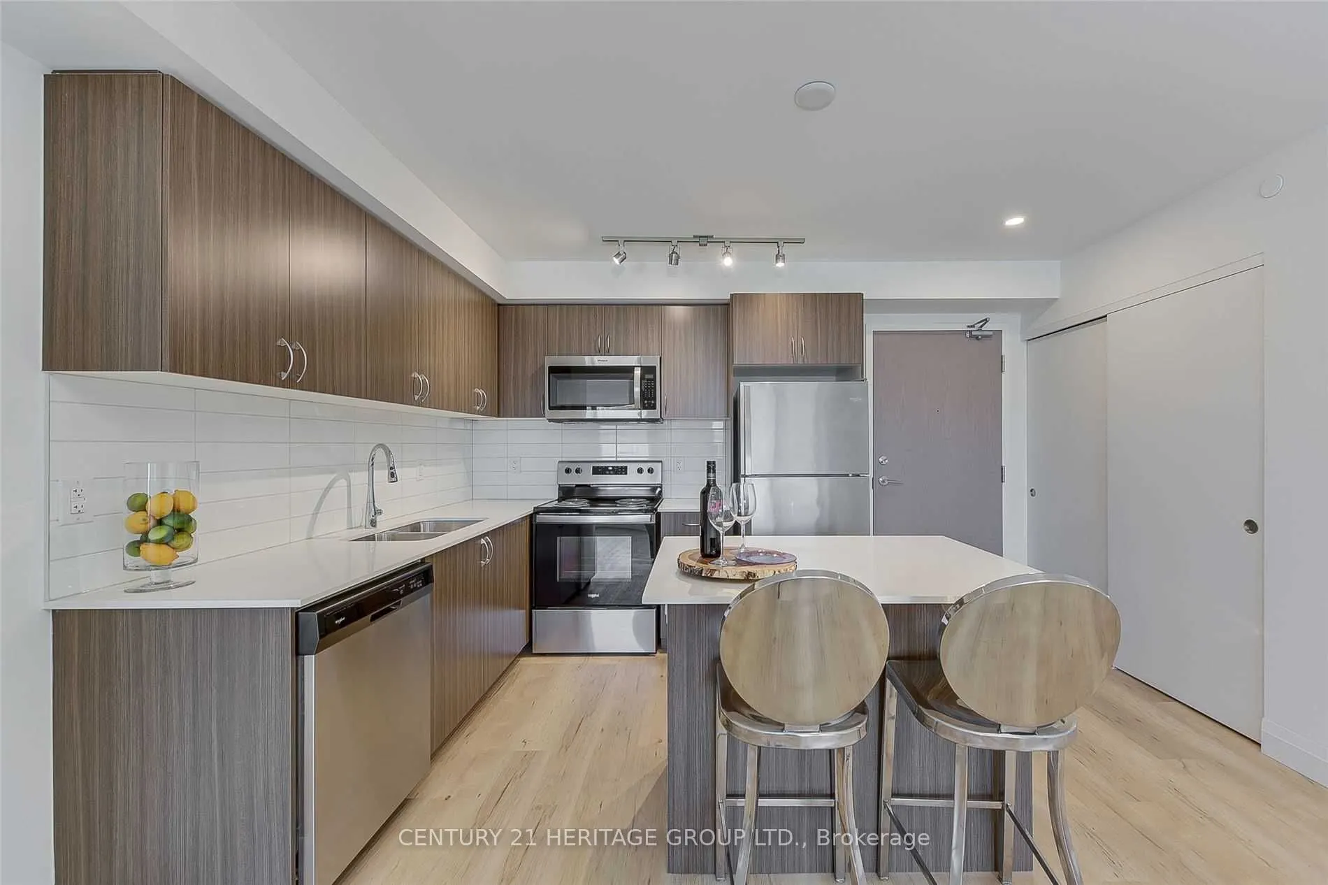 58 Lakeside Terrace, #808