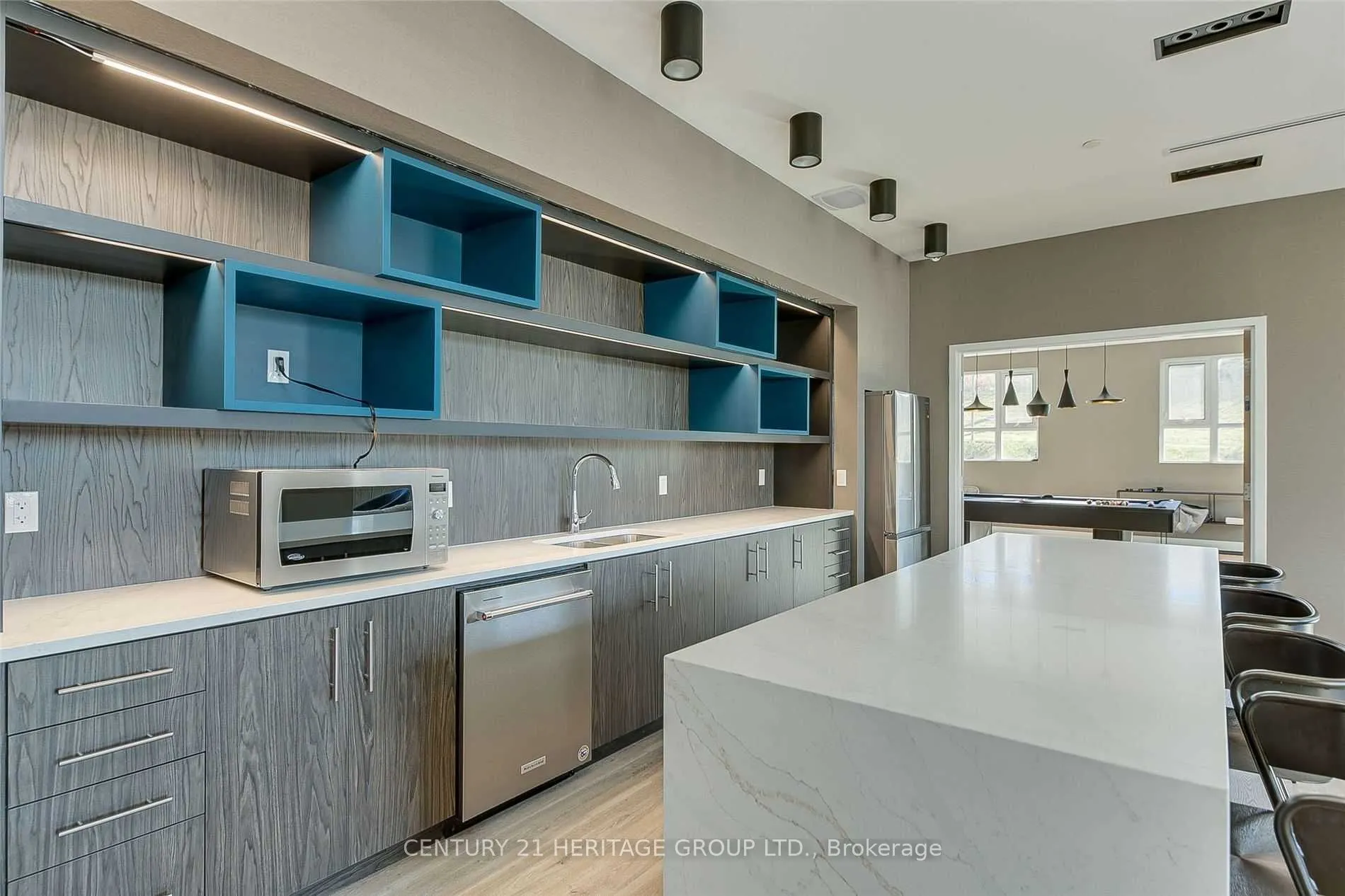 58 Lakeside Terrace, #808