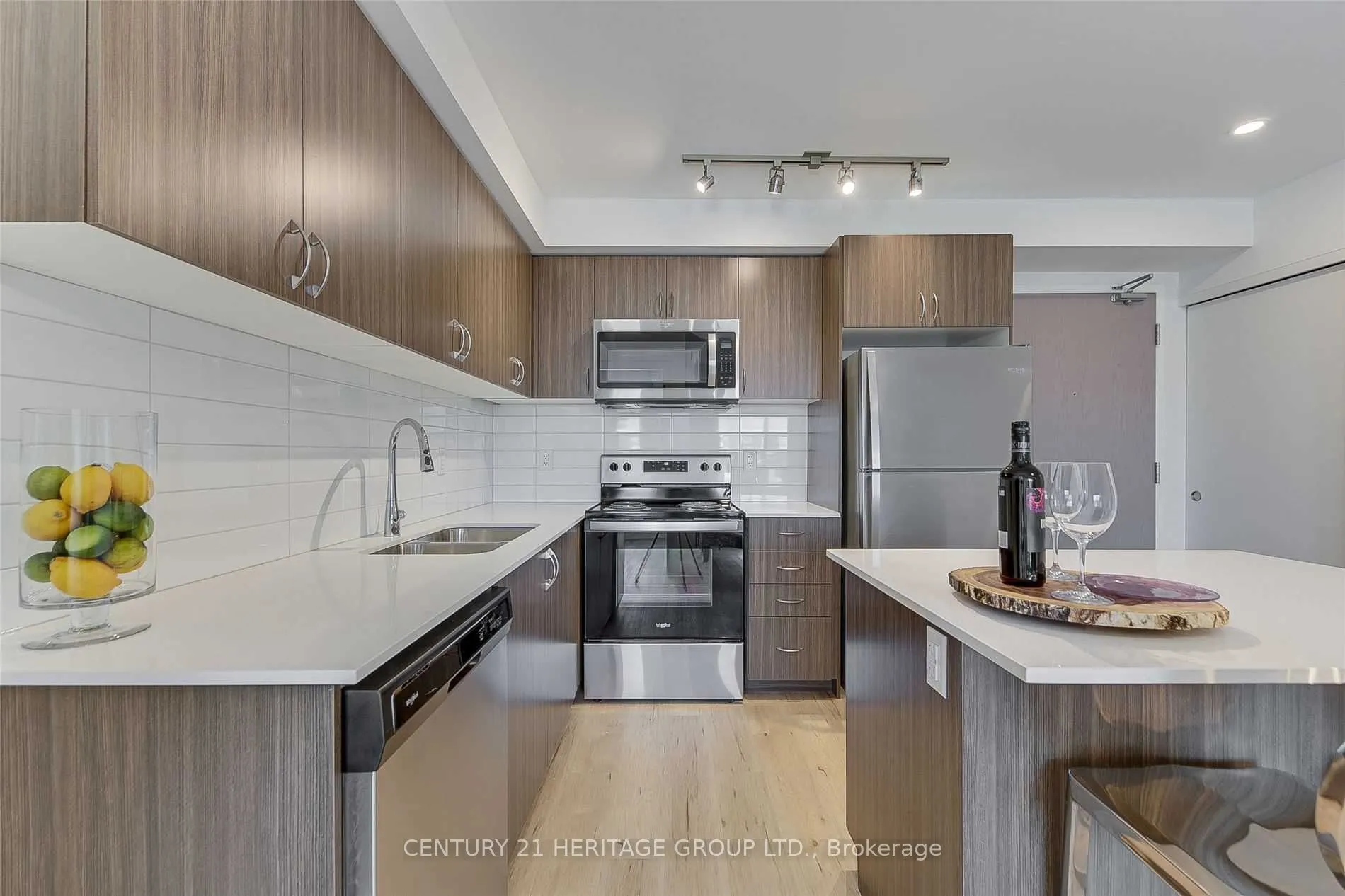 58 Lakeside Terrace, #808