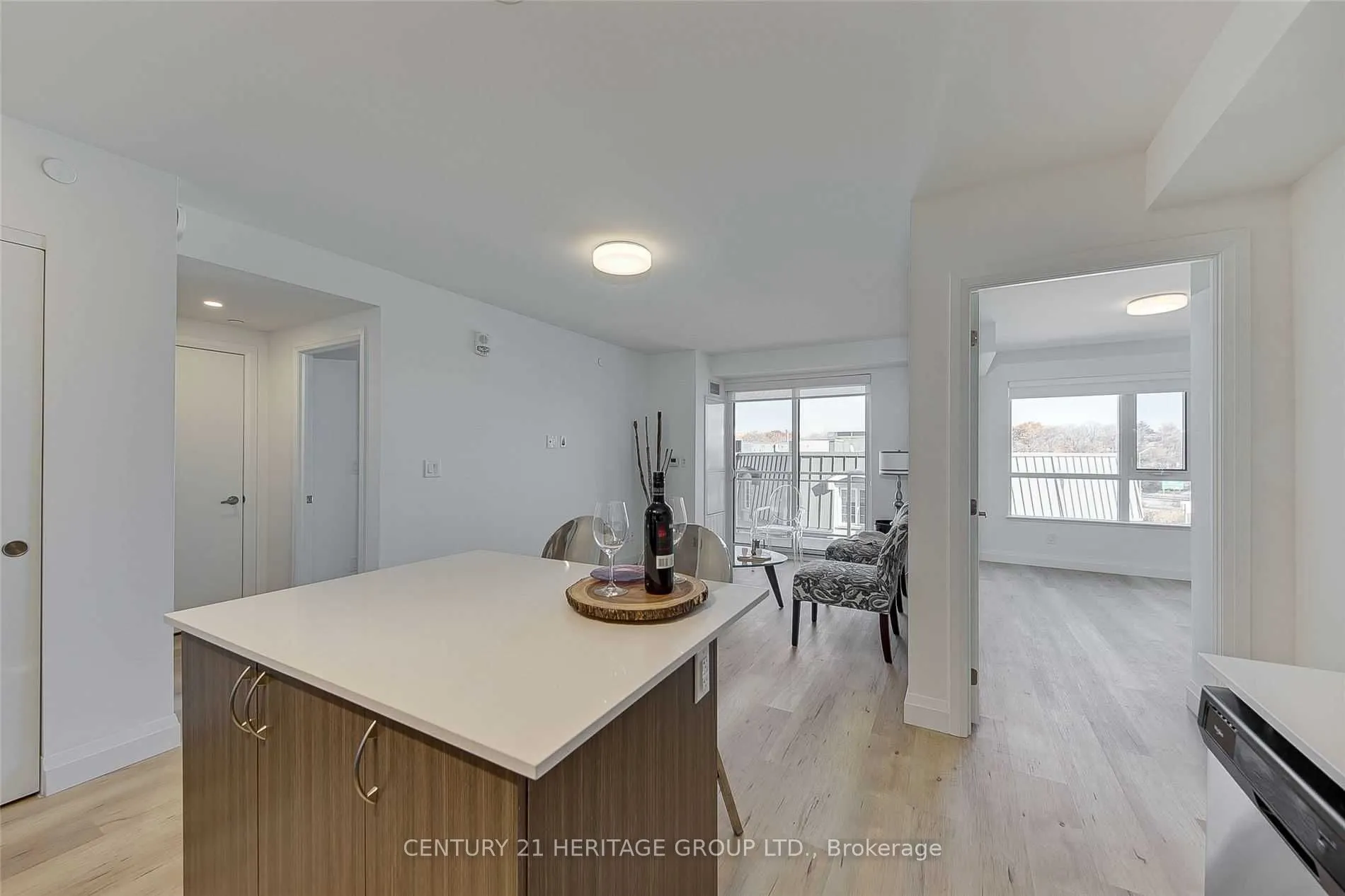 58 Lakeside Terrace, #808
