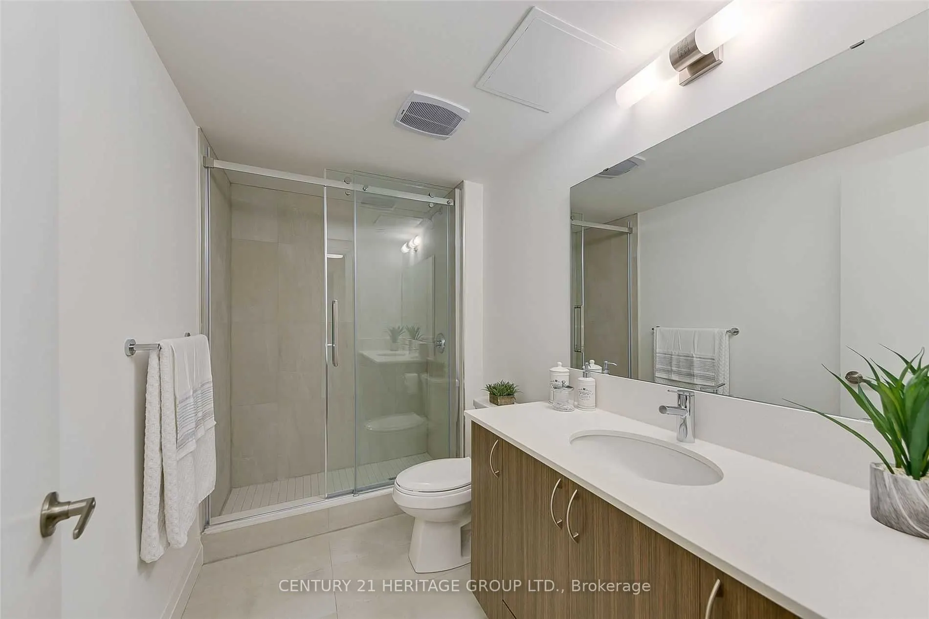 58 Lakeside Terrace, #808