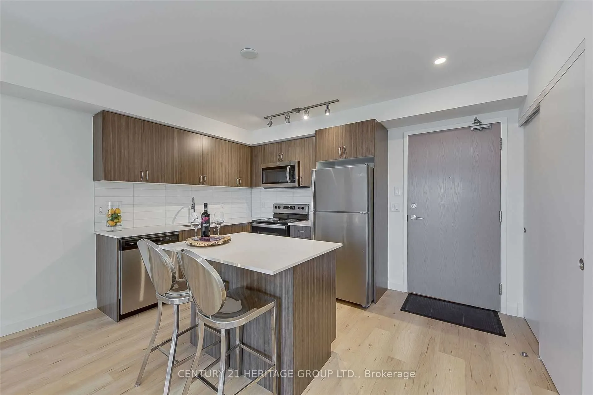 58 Lakeside Terrace, #808