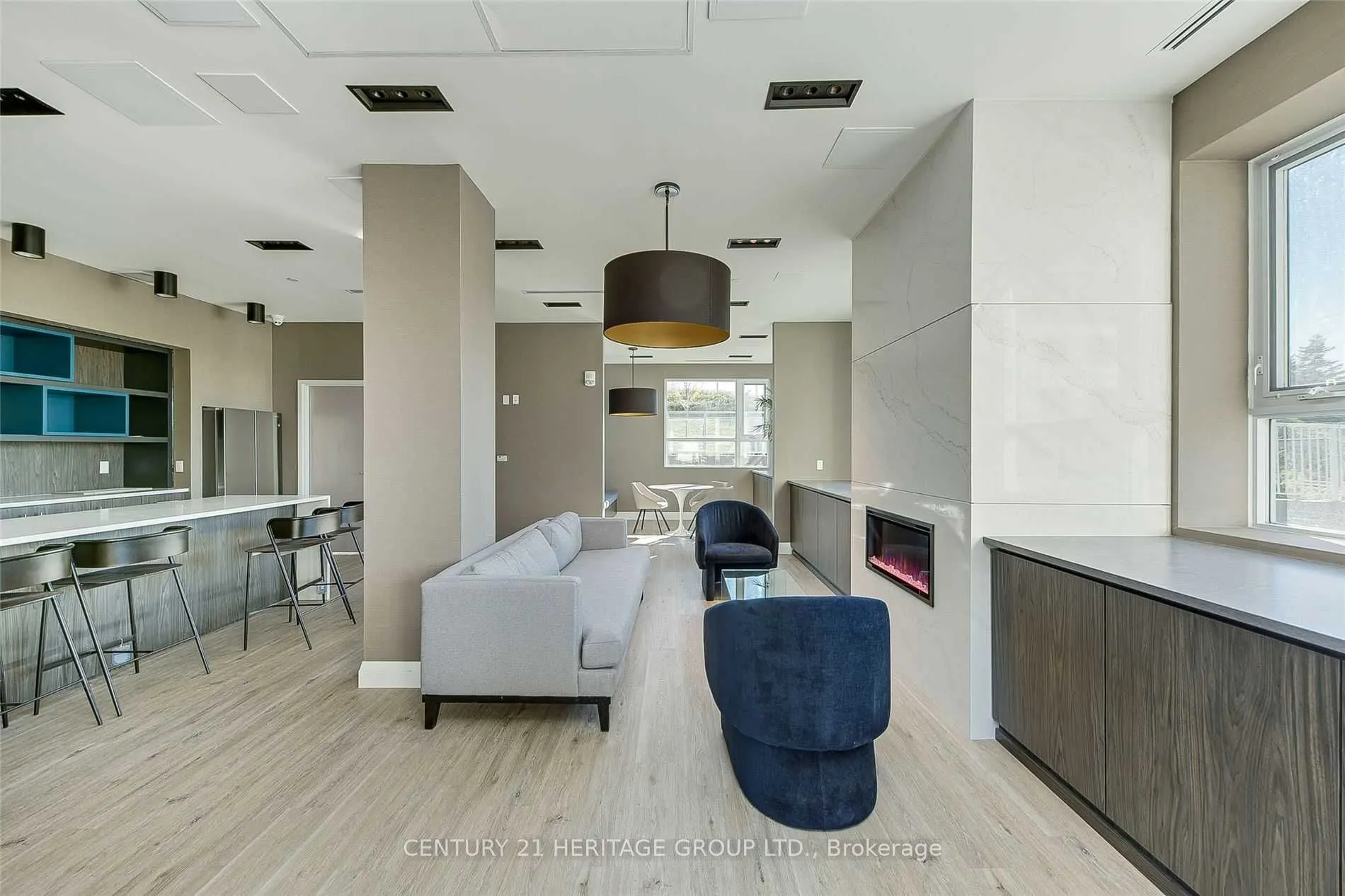 58 Lakeside Terrace, #808