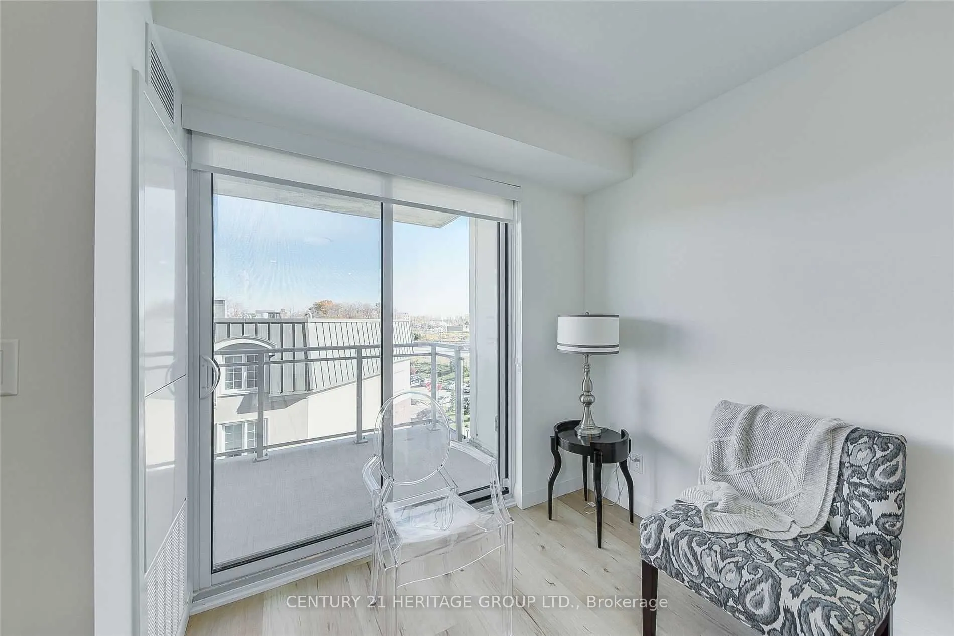 58 Lakeside Terrace, #808