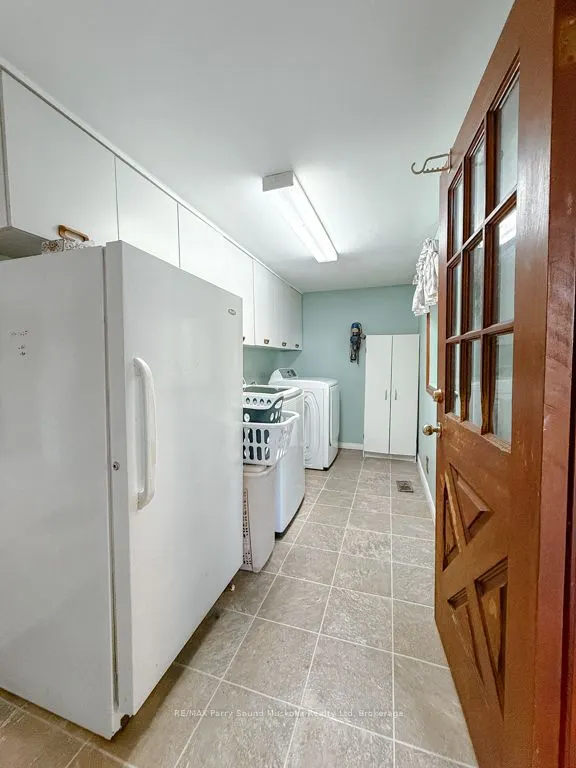 1862 Division Road W