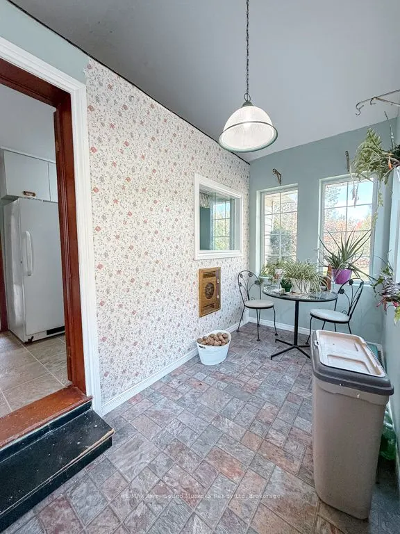 1862 Division Road W