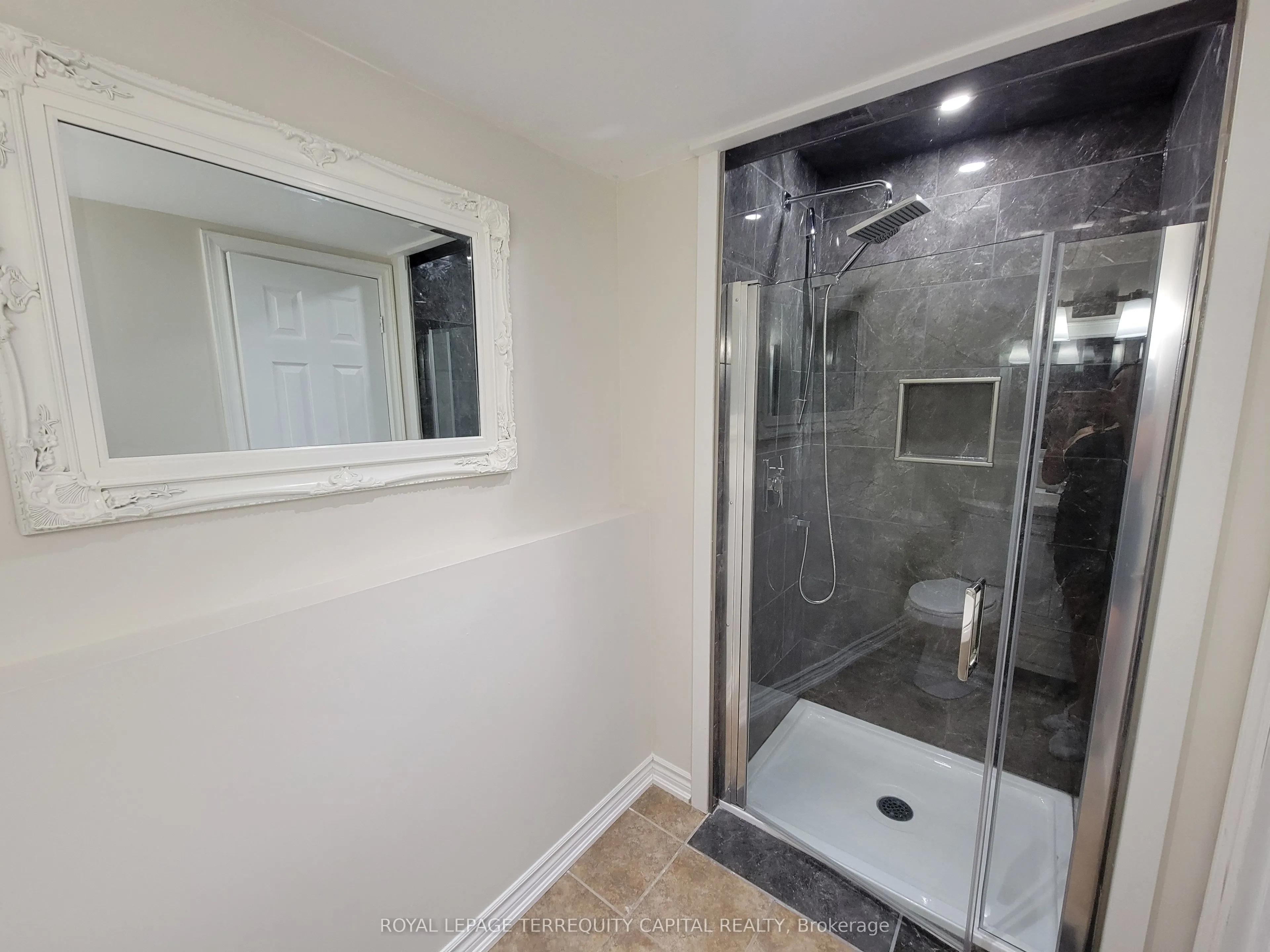 20 Mowat Crescent, #Lower