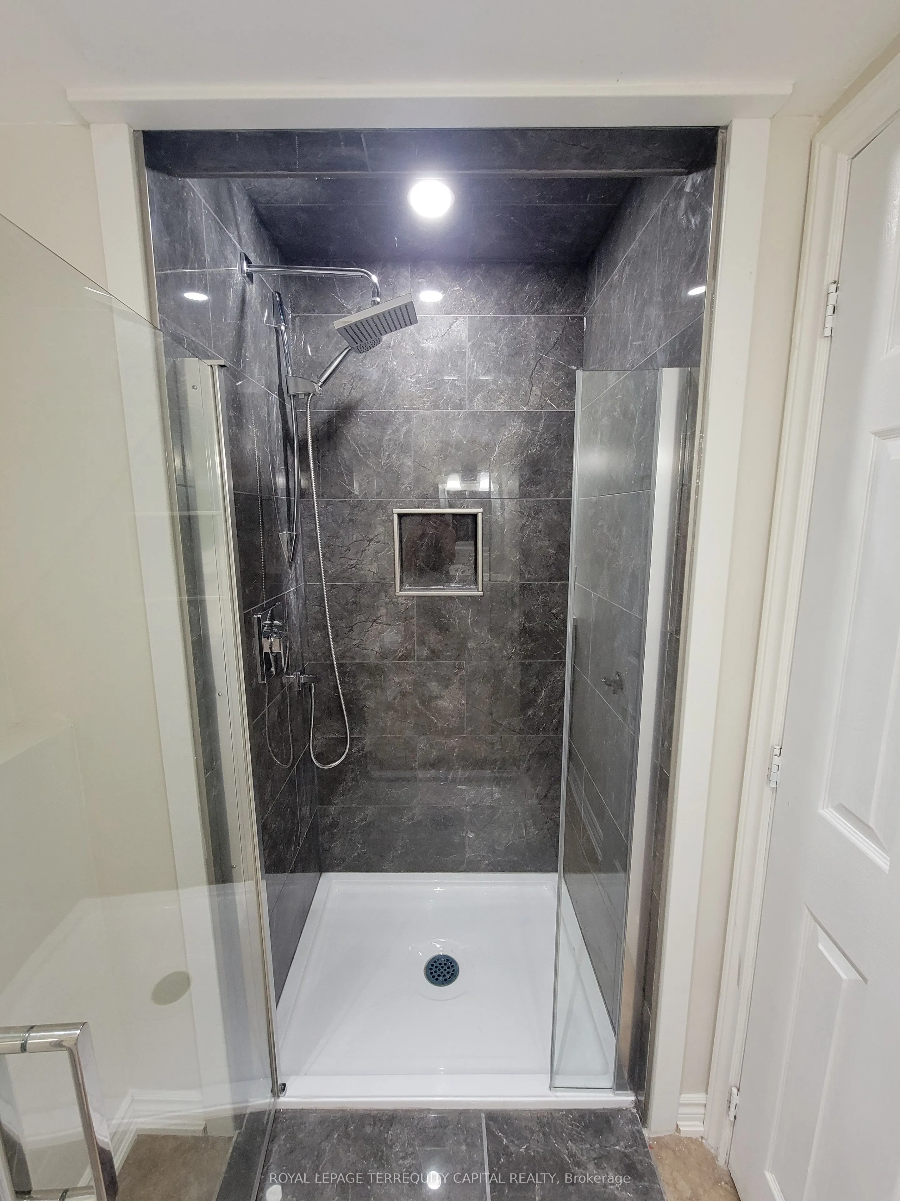 20 Mowat Crescent, #Lower
