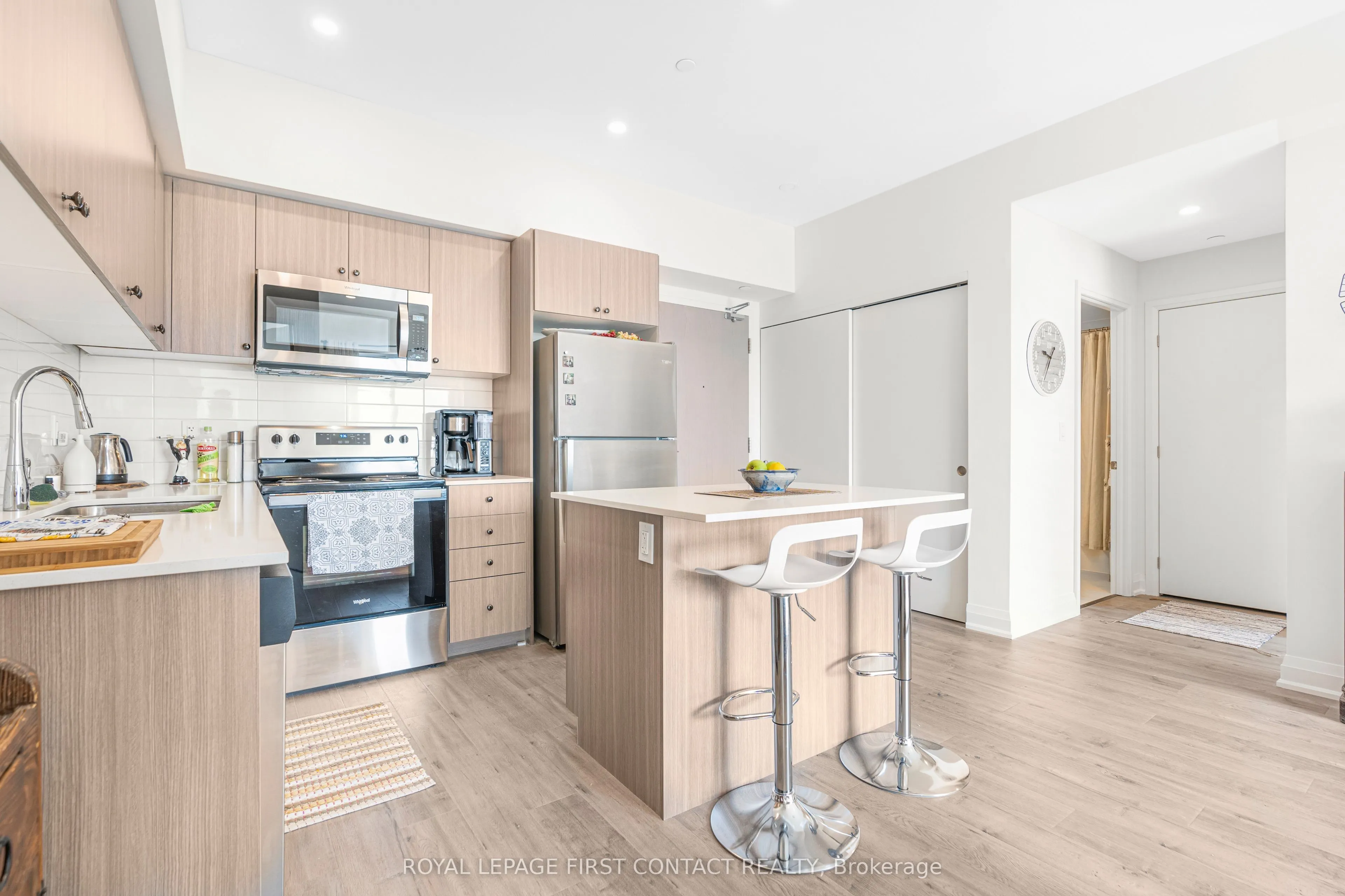 58 LAKESIDE Terrace, #1106