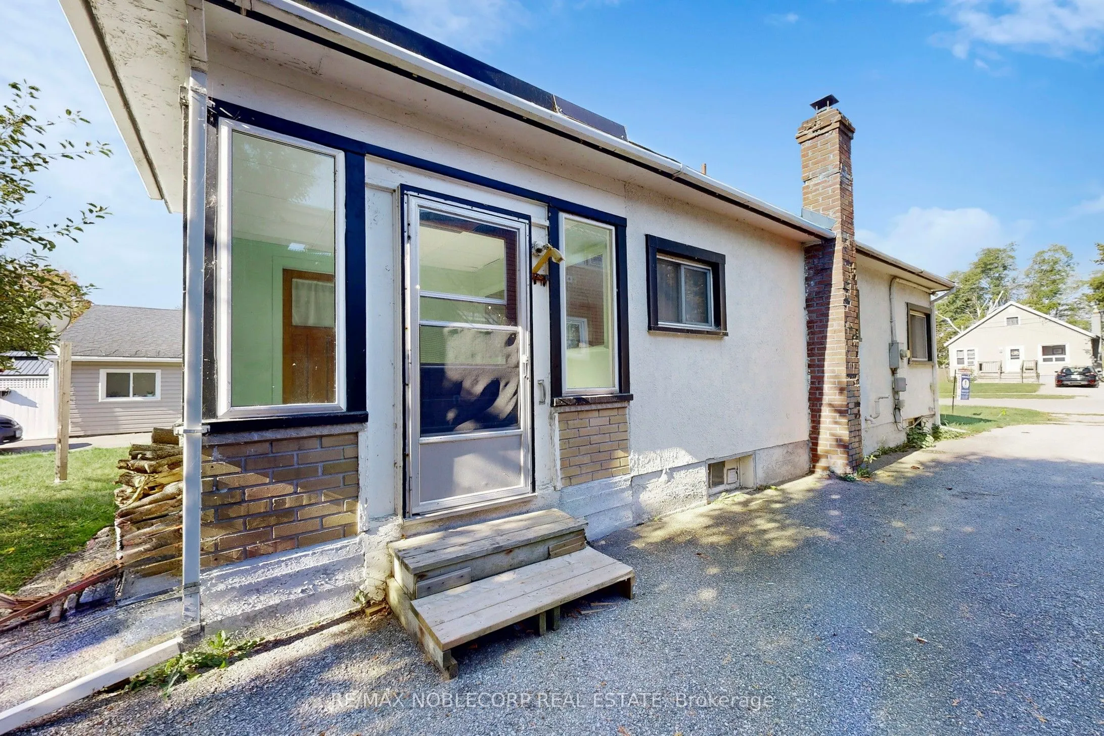 51 Simcoe Street