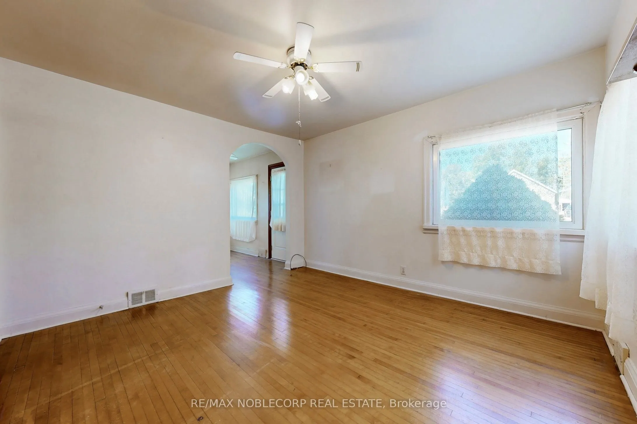 51 Simcoe Street
