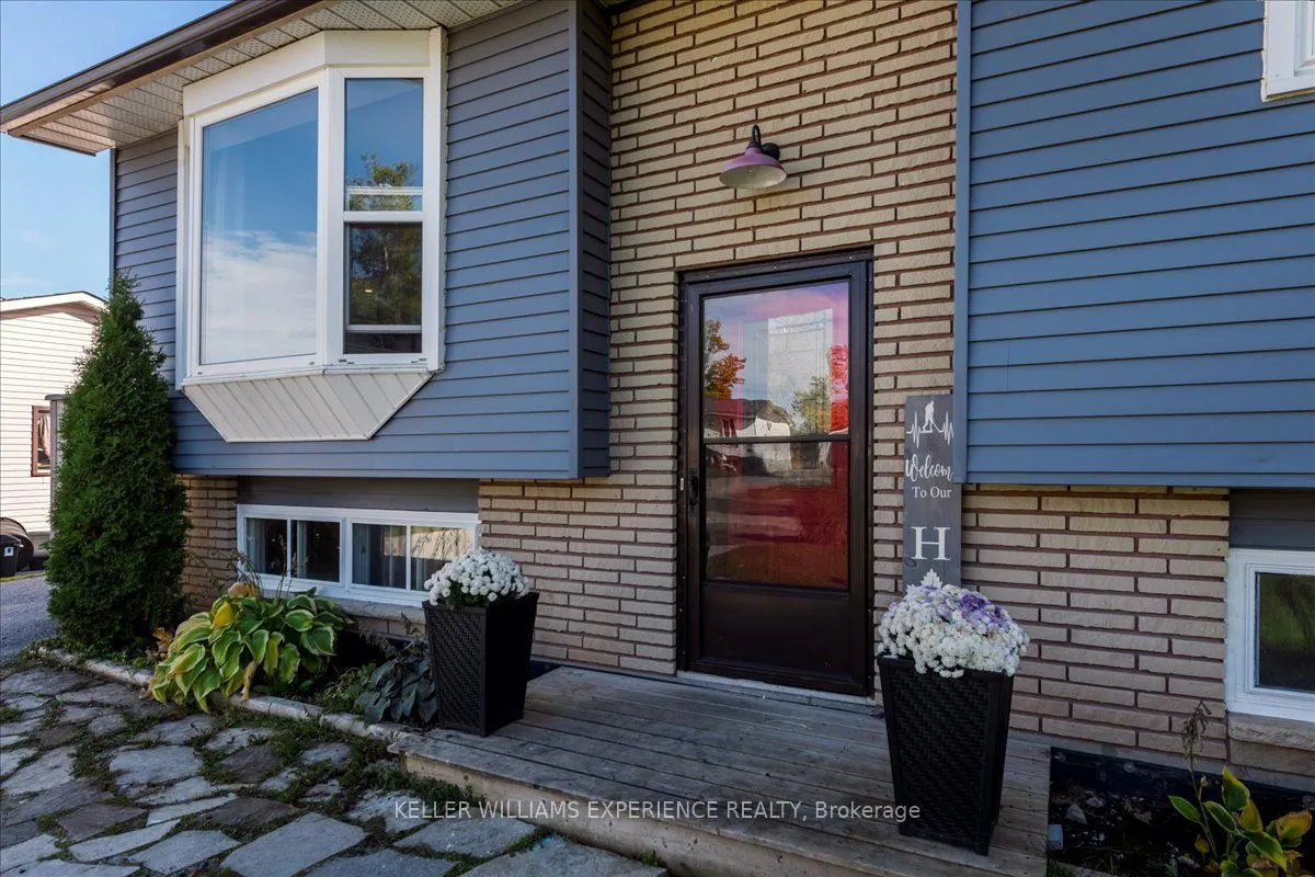35 Champlain Crescent