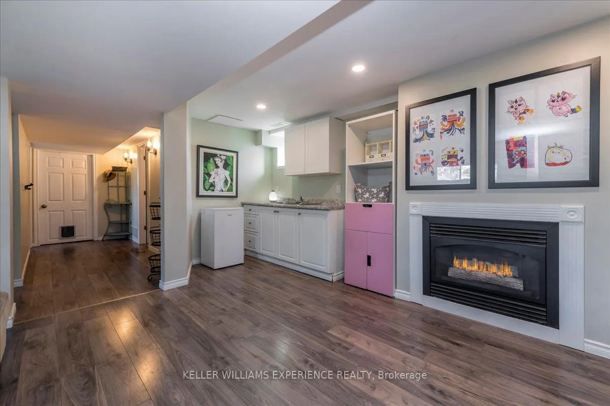35 Champlain Crescent