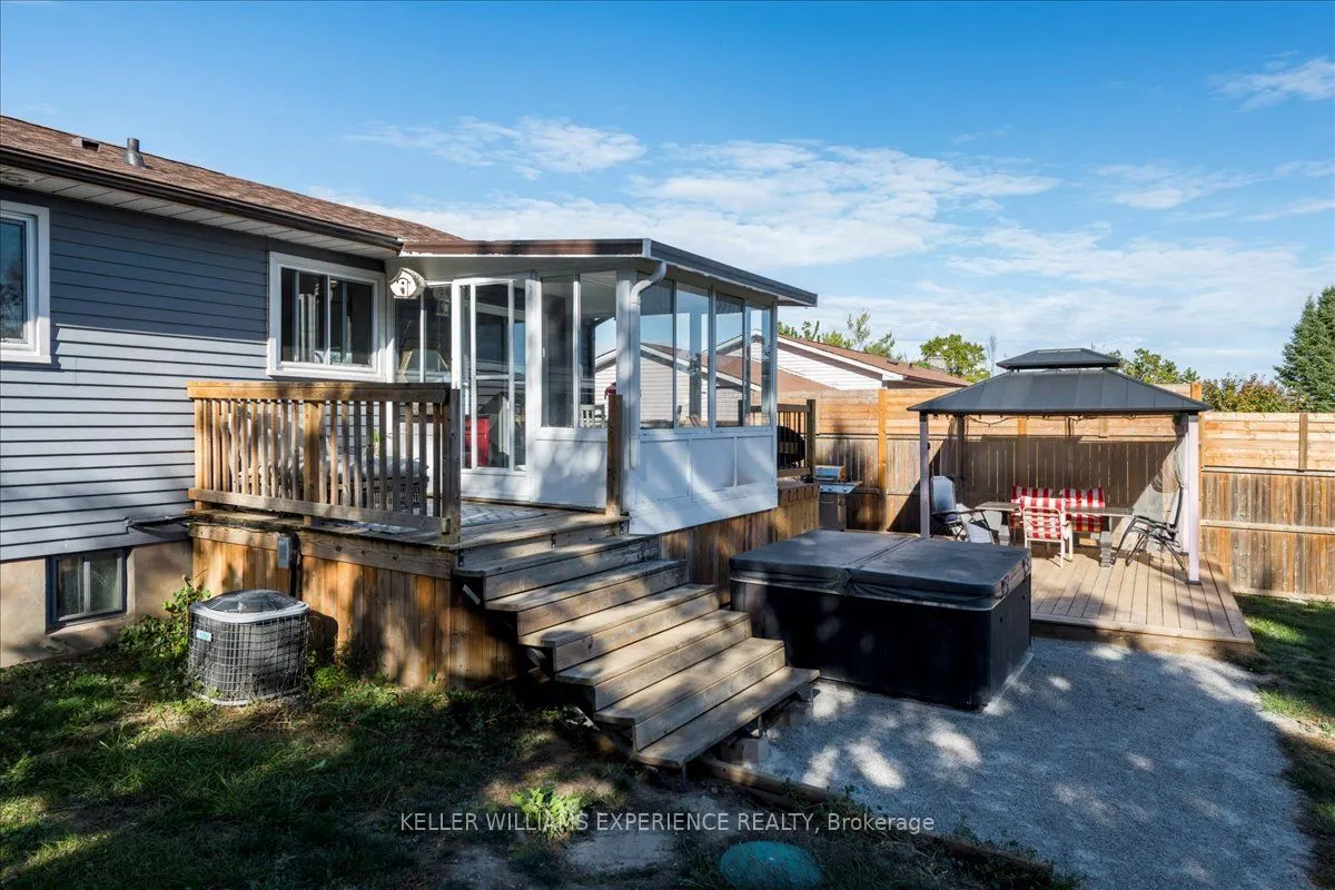 35 Champlain Crescent