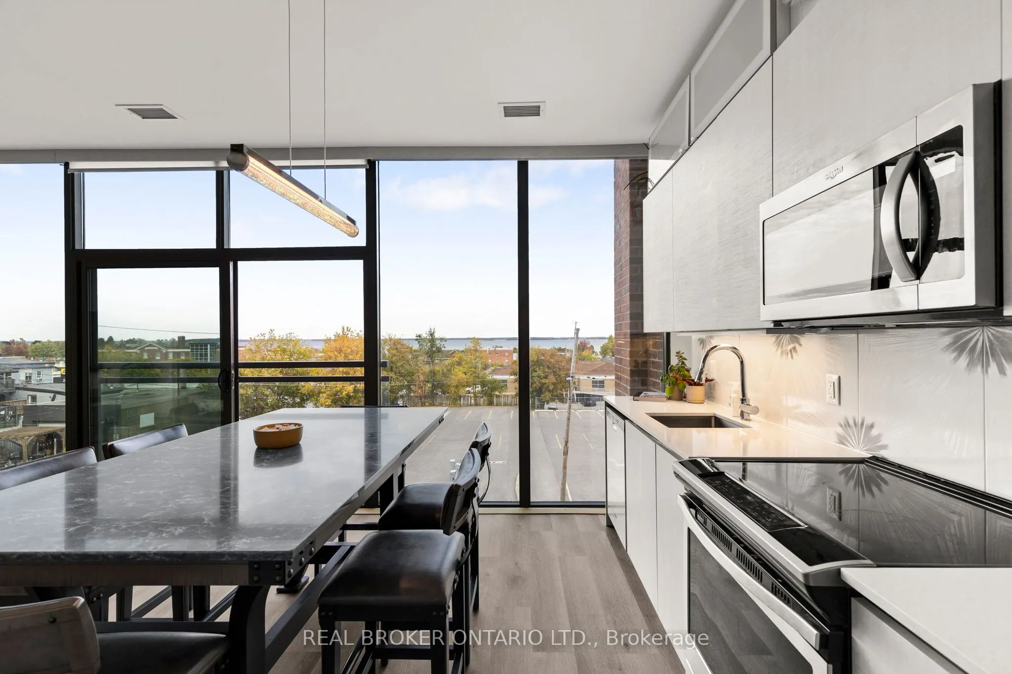 21 Matchedash Street S, #321