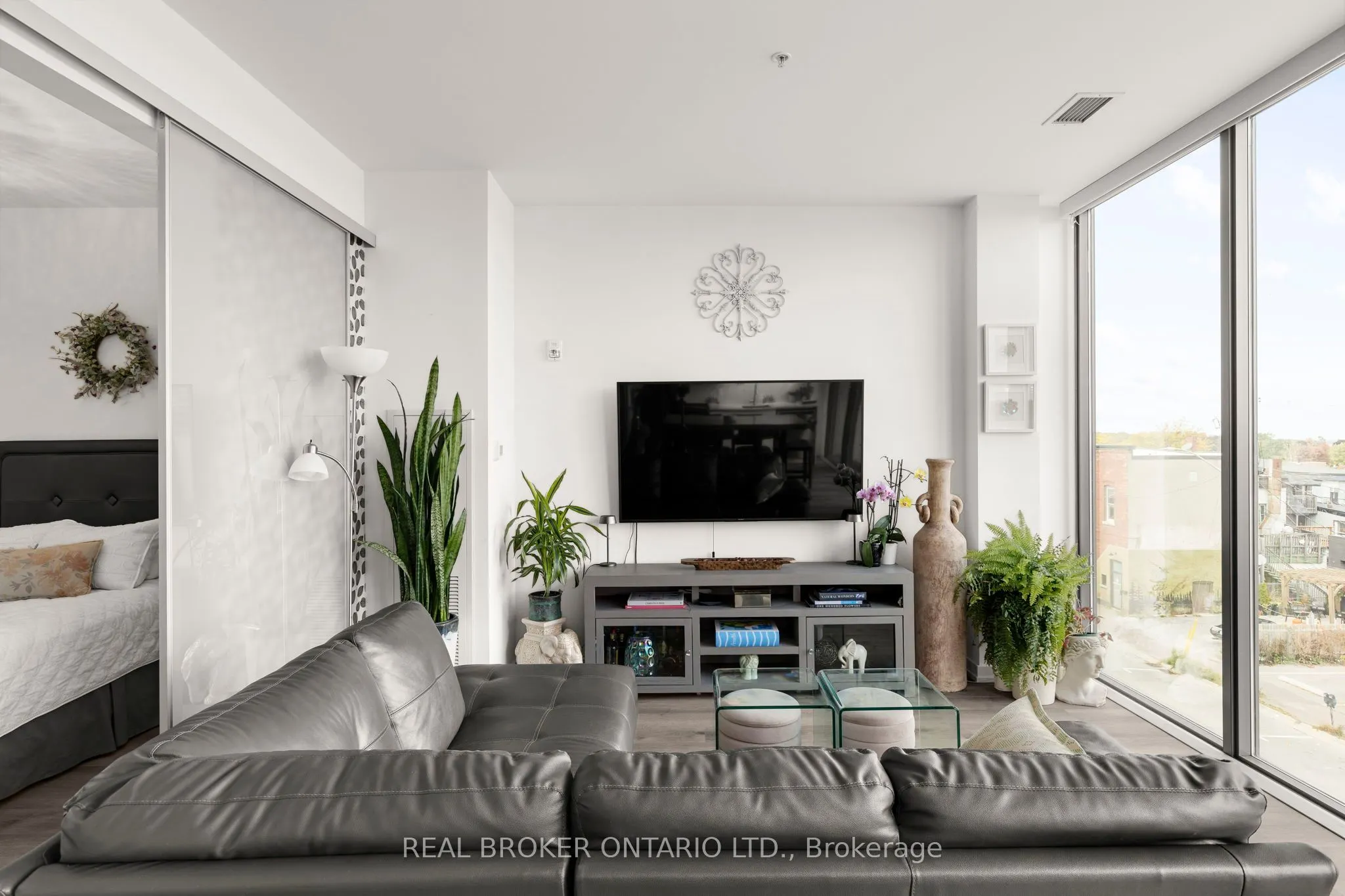 21 Matchedash Street S, #321