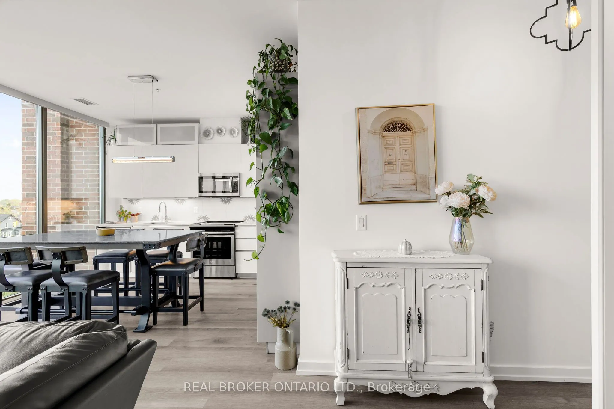 21 Matchedash Street S, #321