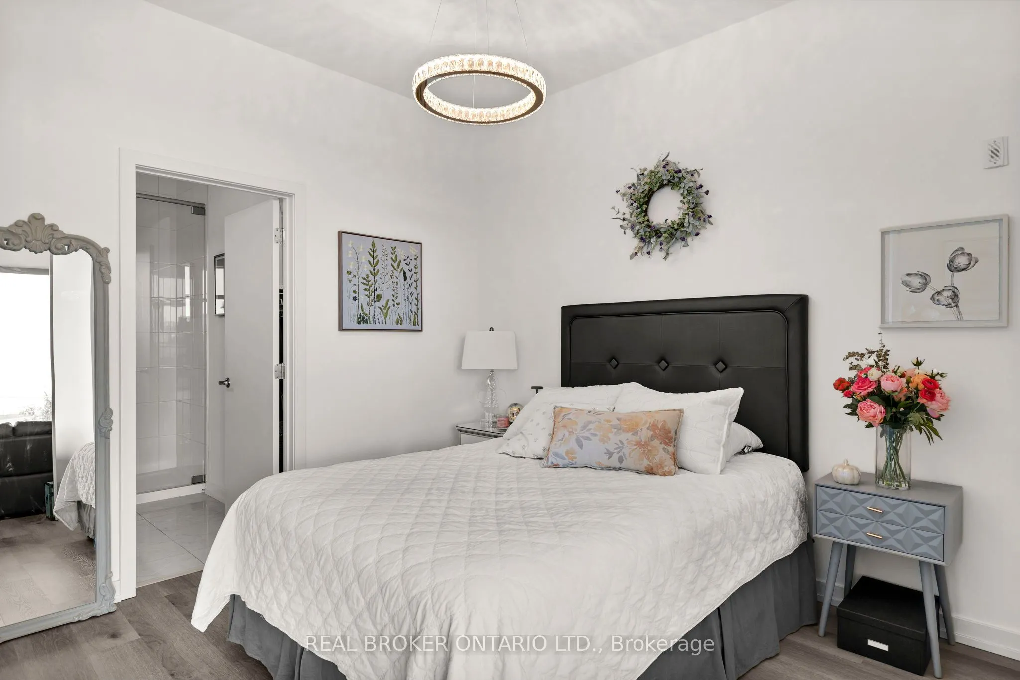 21 Matchedash Street S, #321
