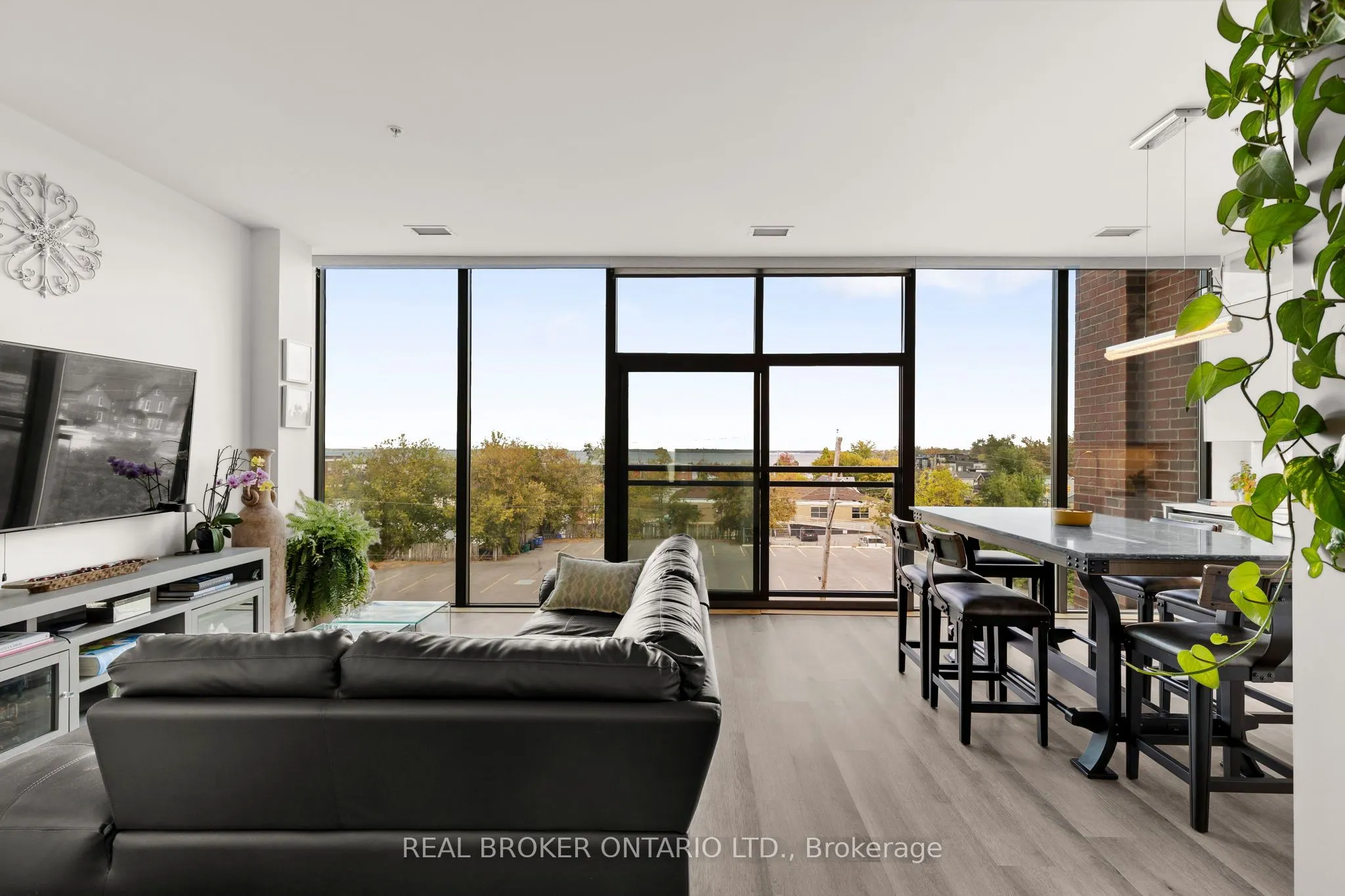 21 Matchedash Street S, #321