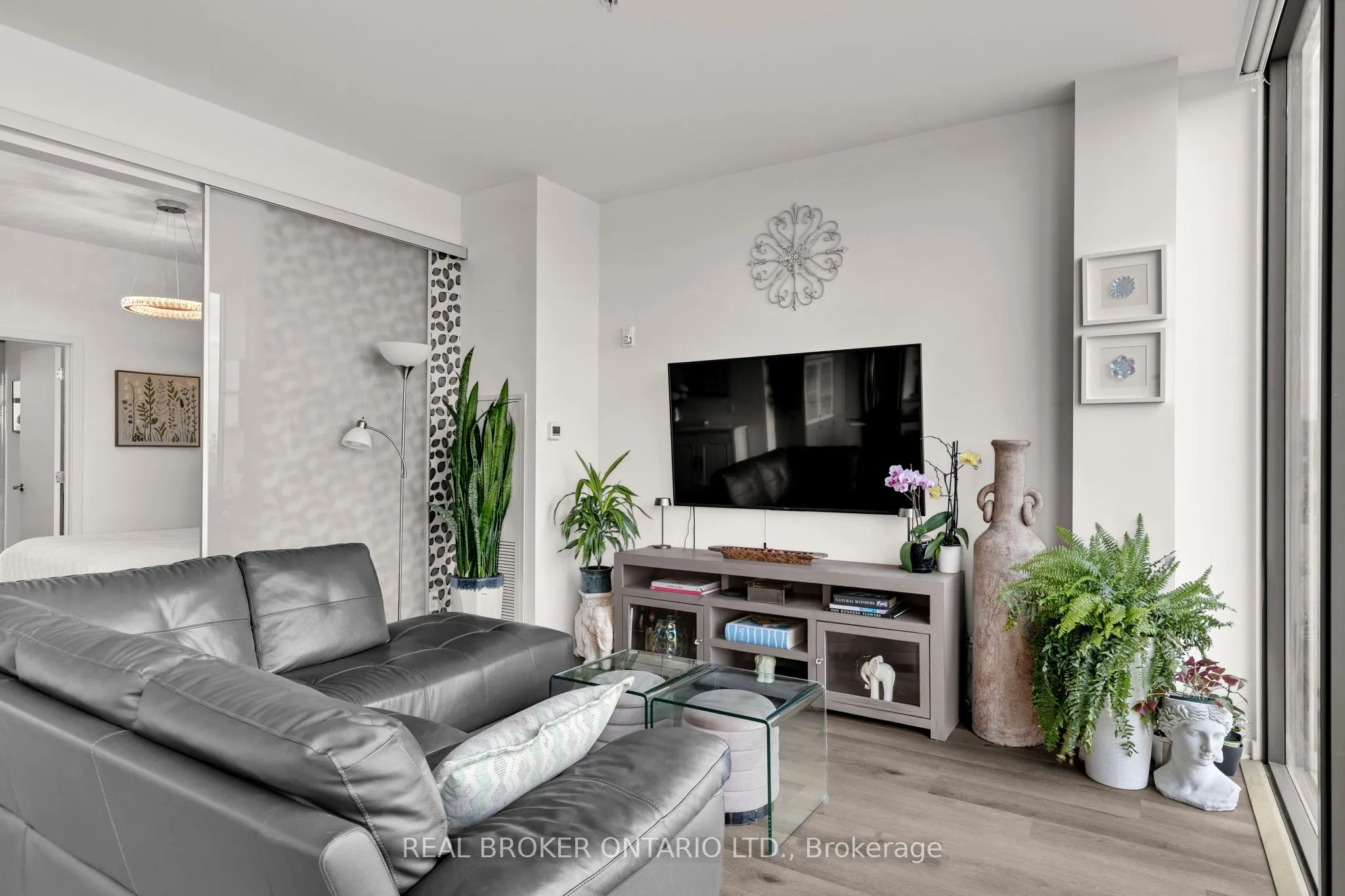 21 Matchedash Street S, #321