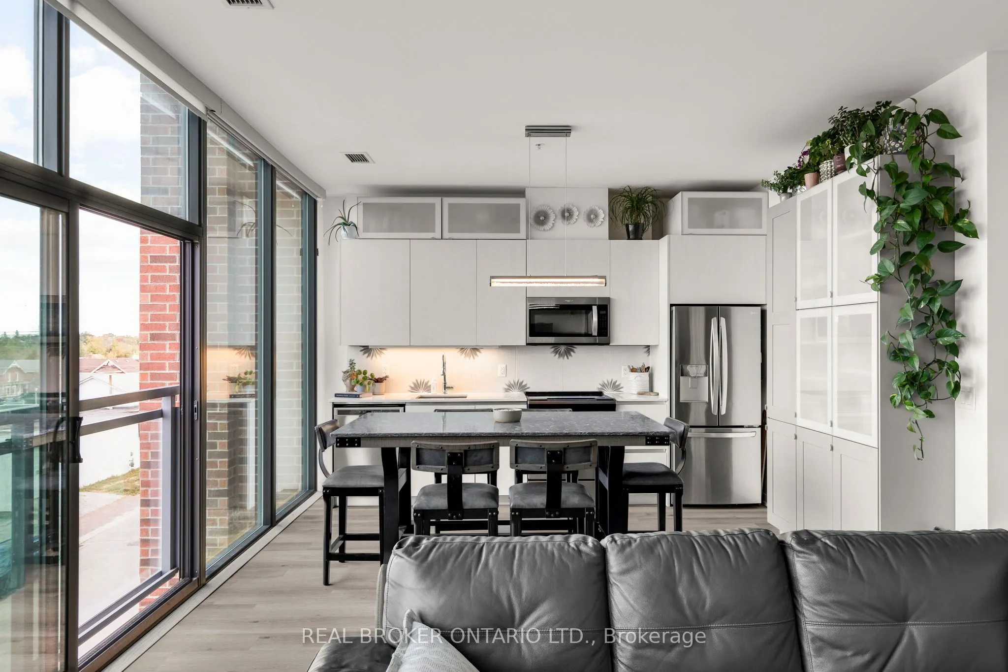 21 Matchedash Street S, #321