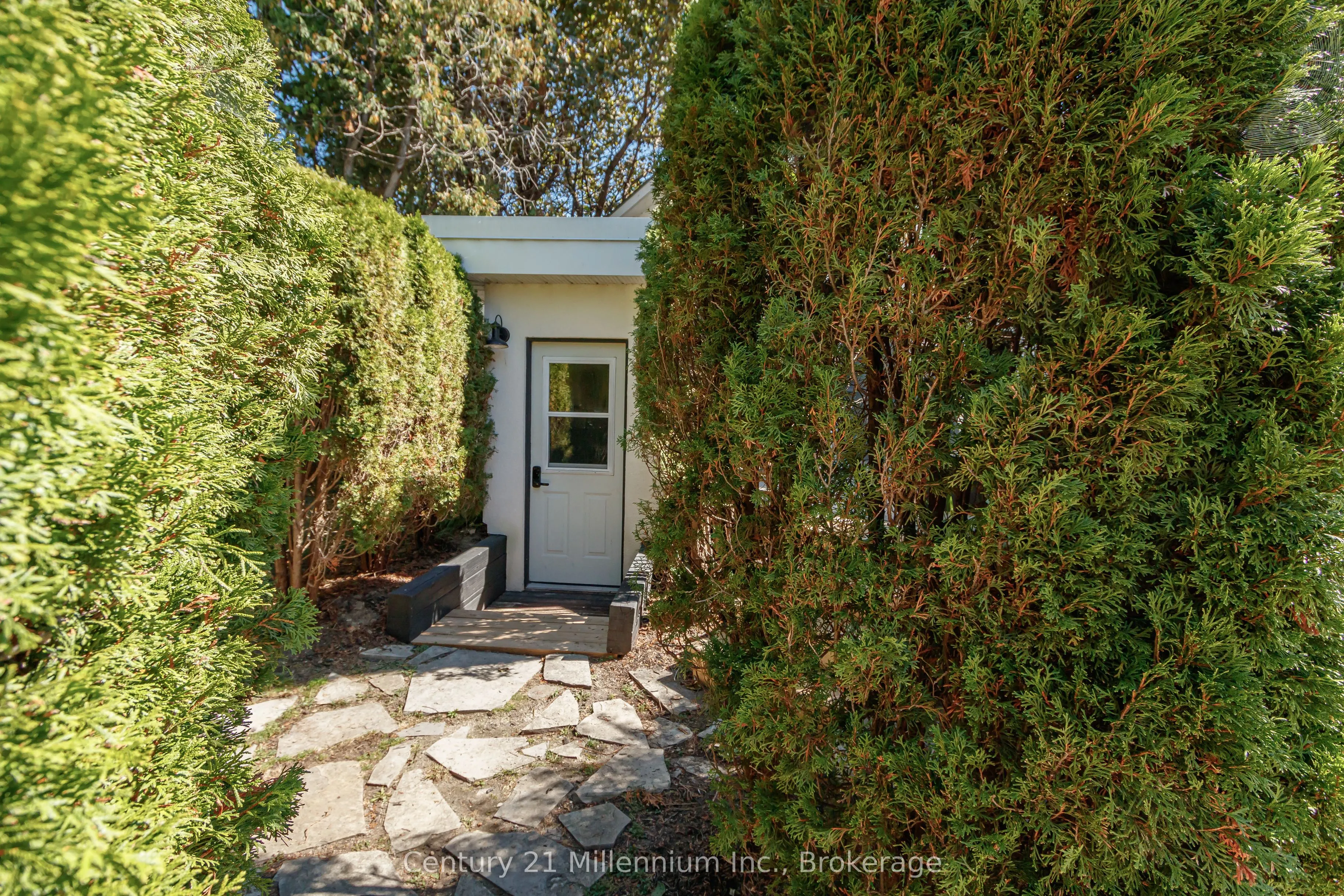 42 Niagara Street