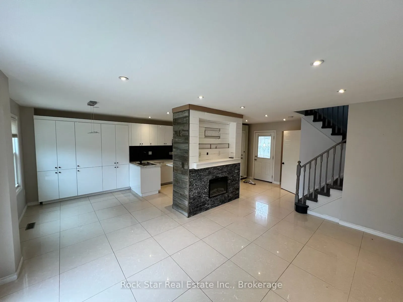 27 Delaney Crescent