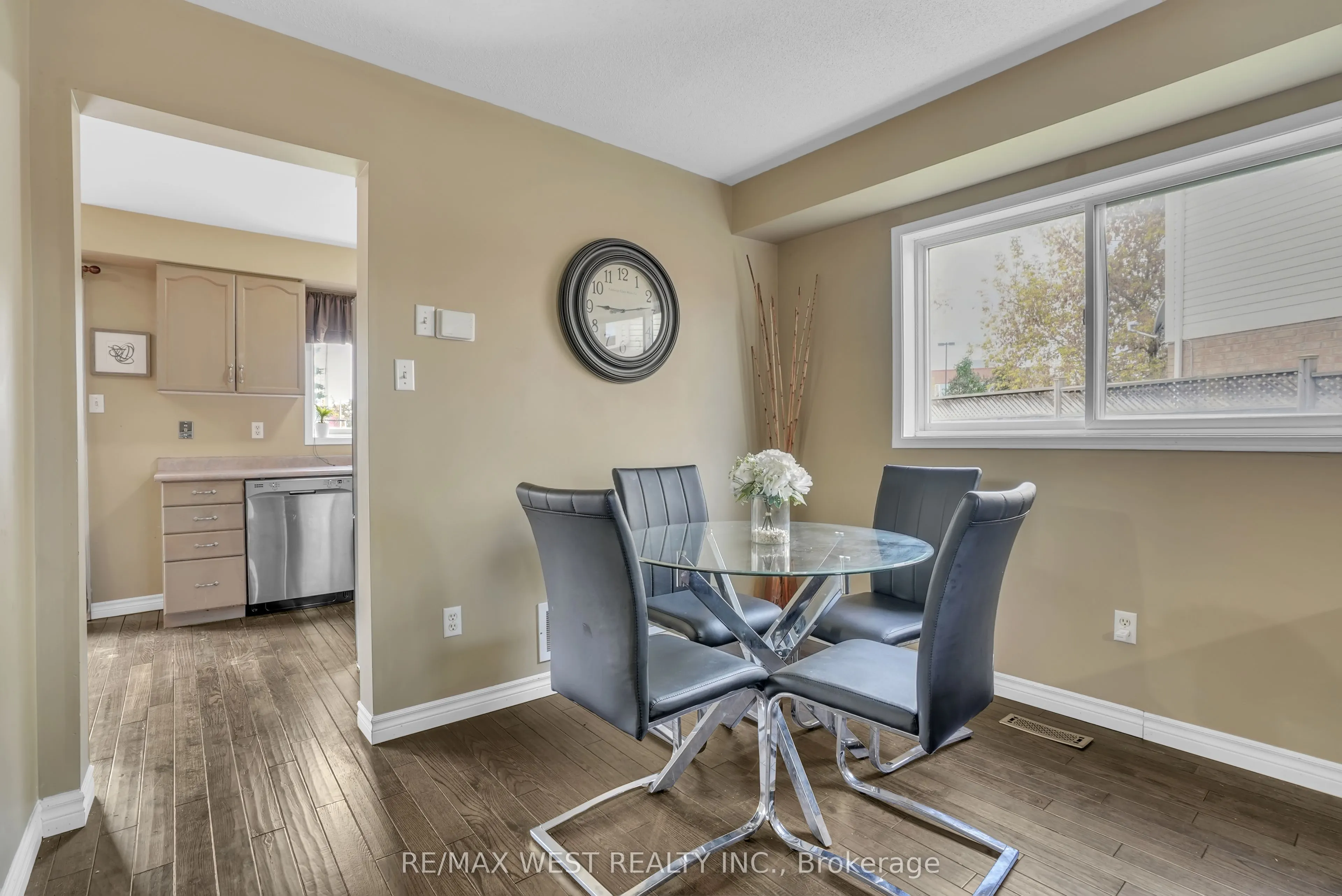 130 Pickett Crescent