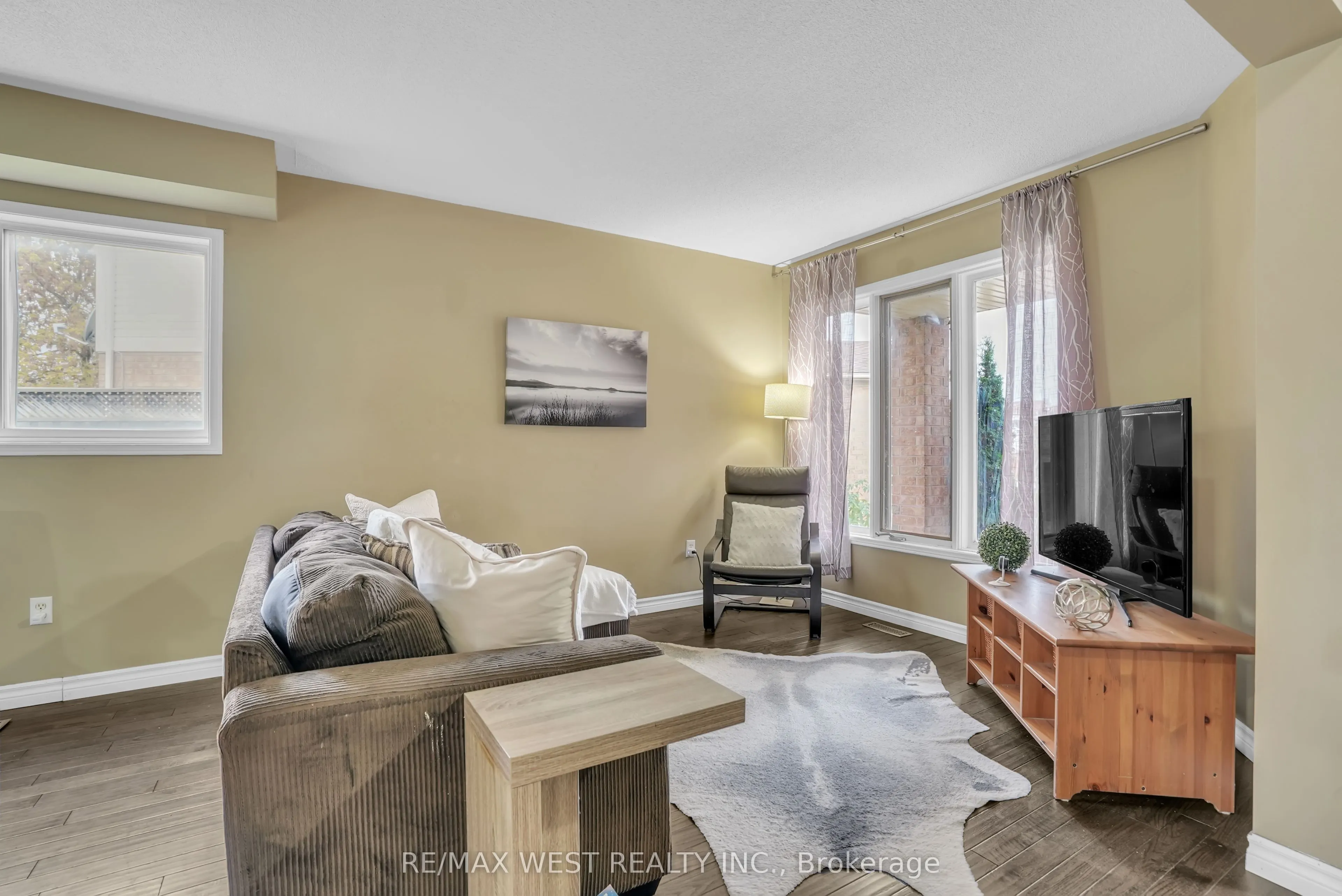 130 Pickett Crescent
