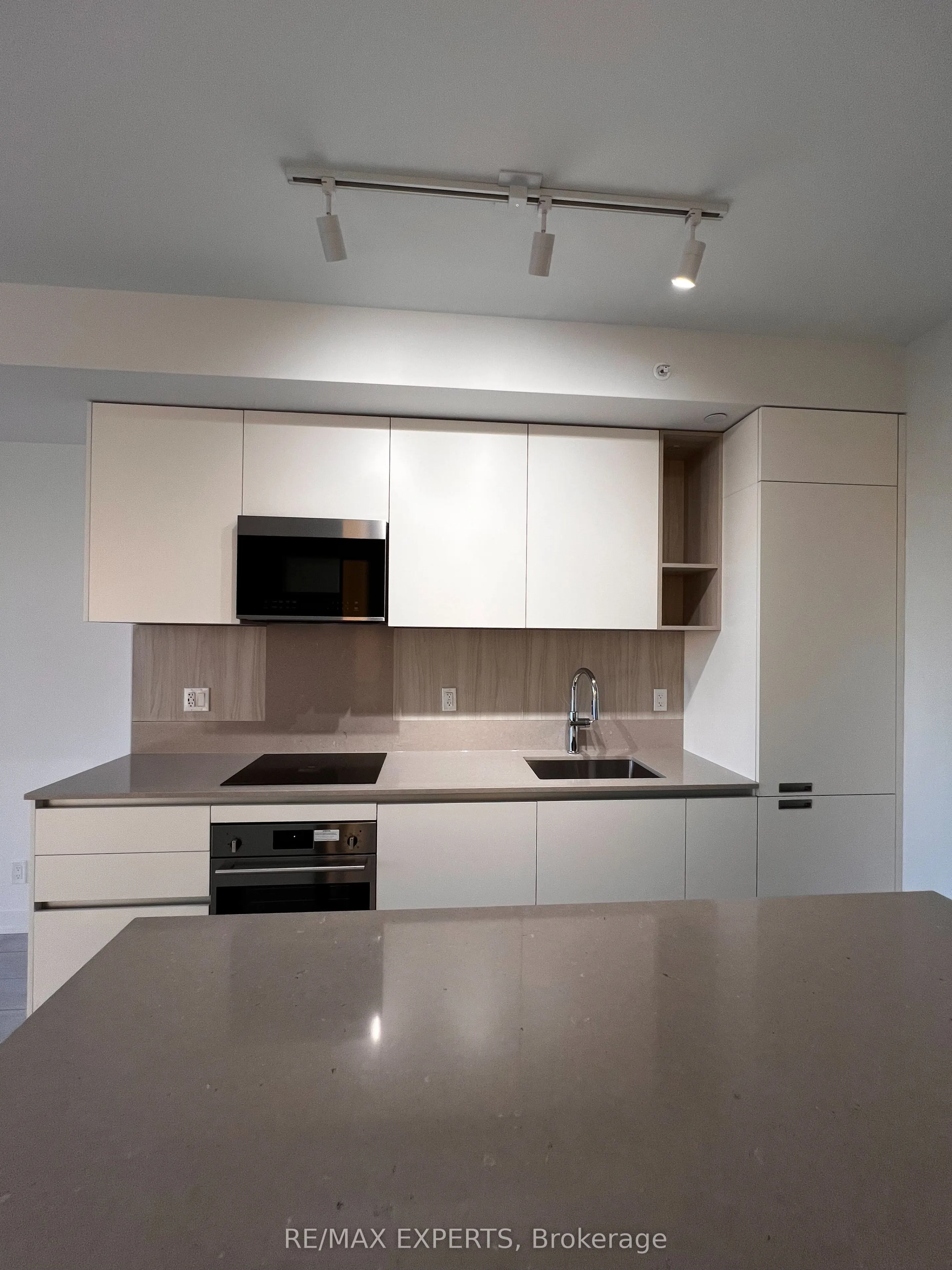39 Mary Street, #1612