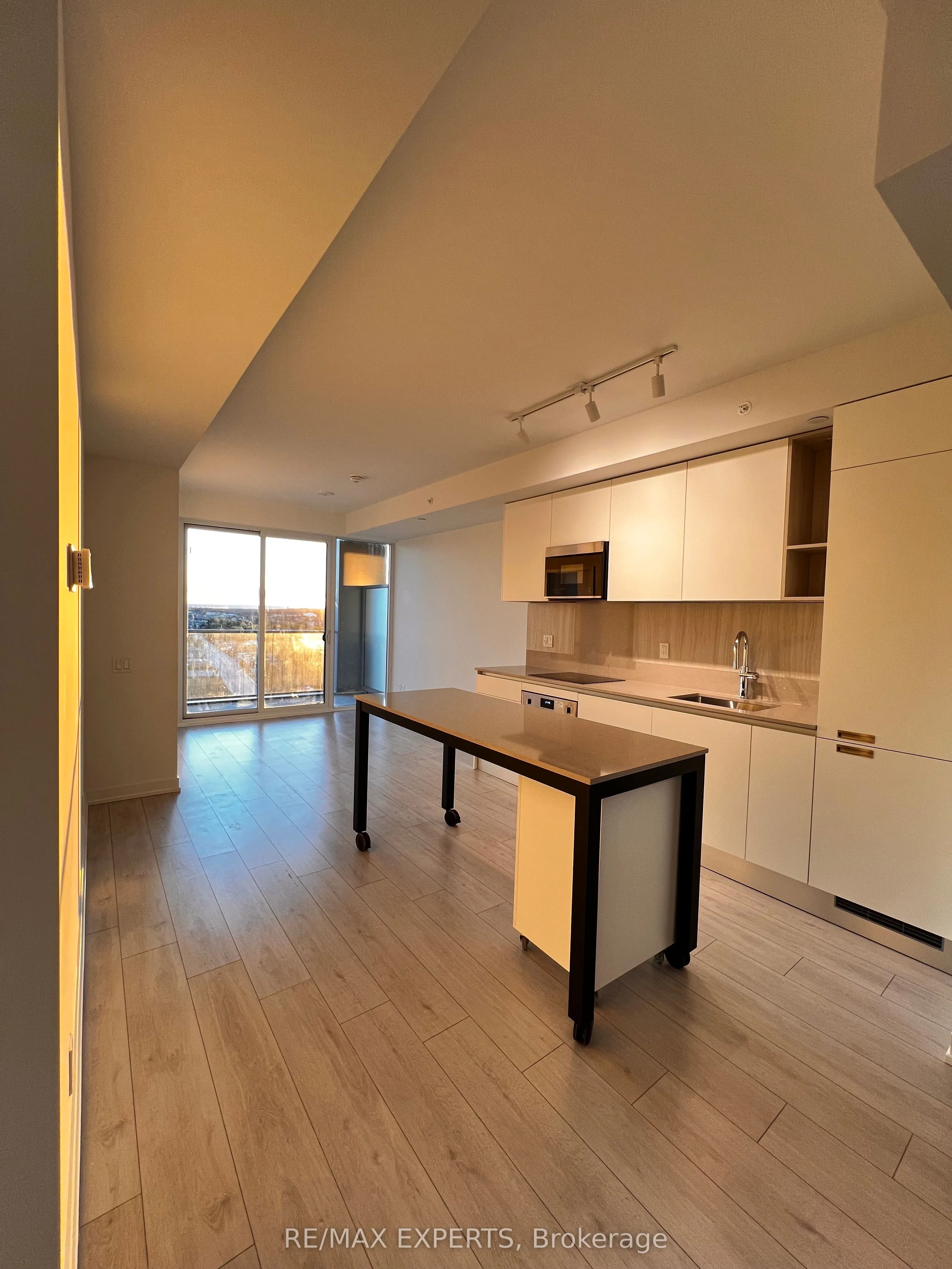 39 Mary Street, #1612