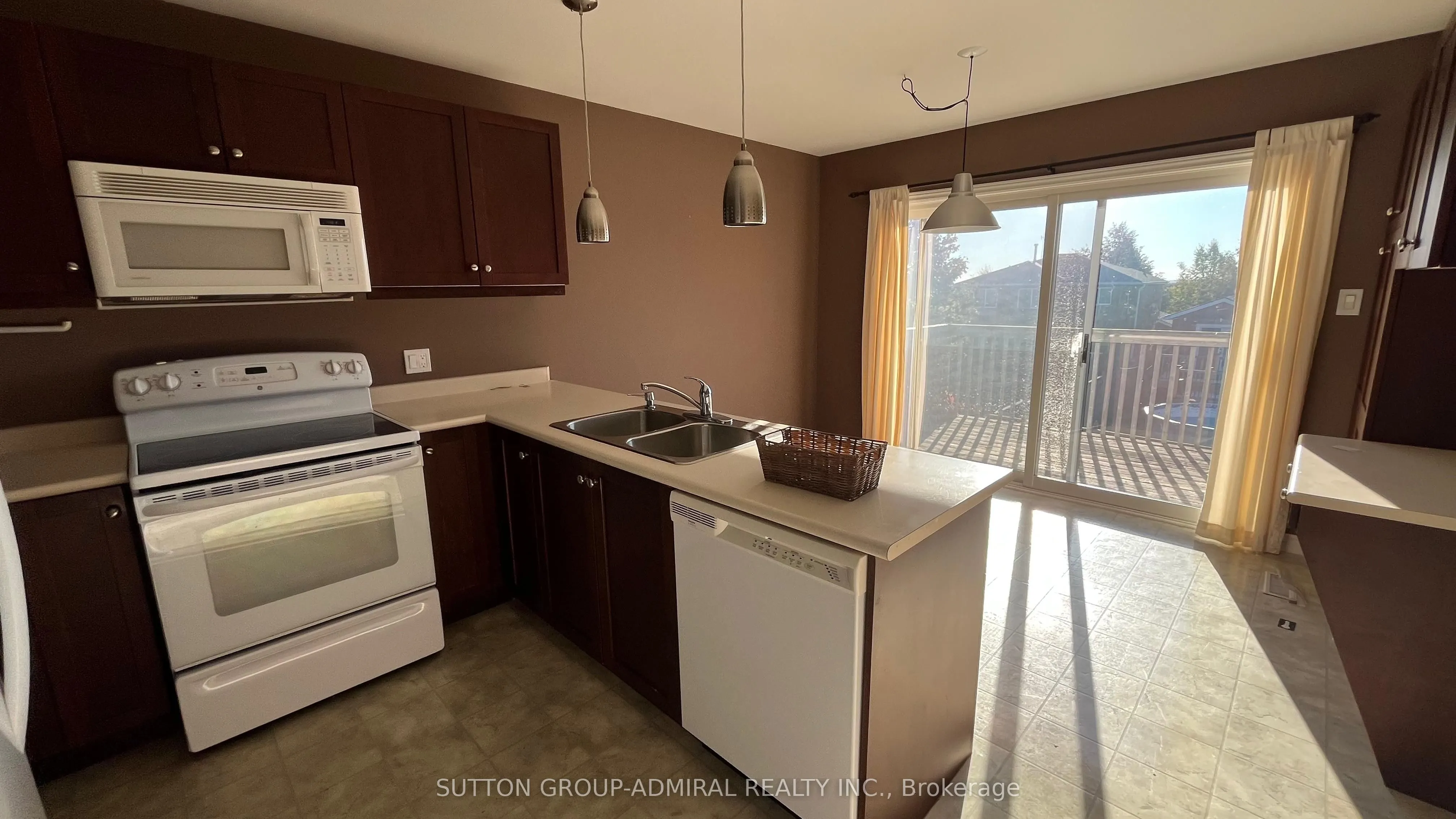 12 Revelstoke Court, #Upper