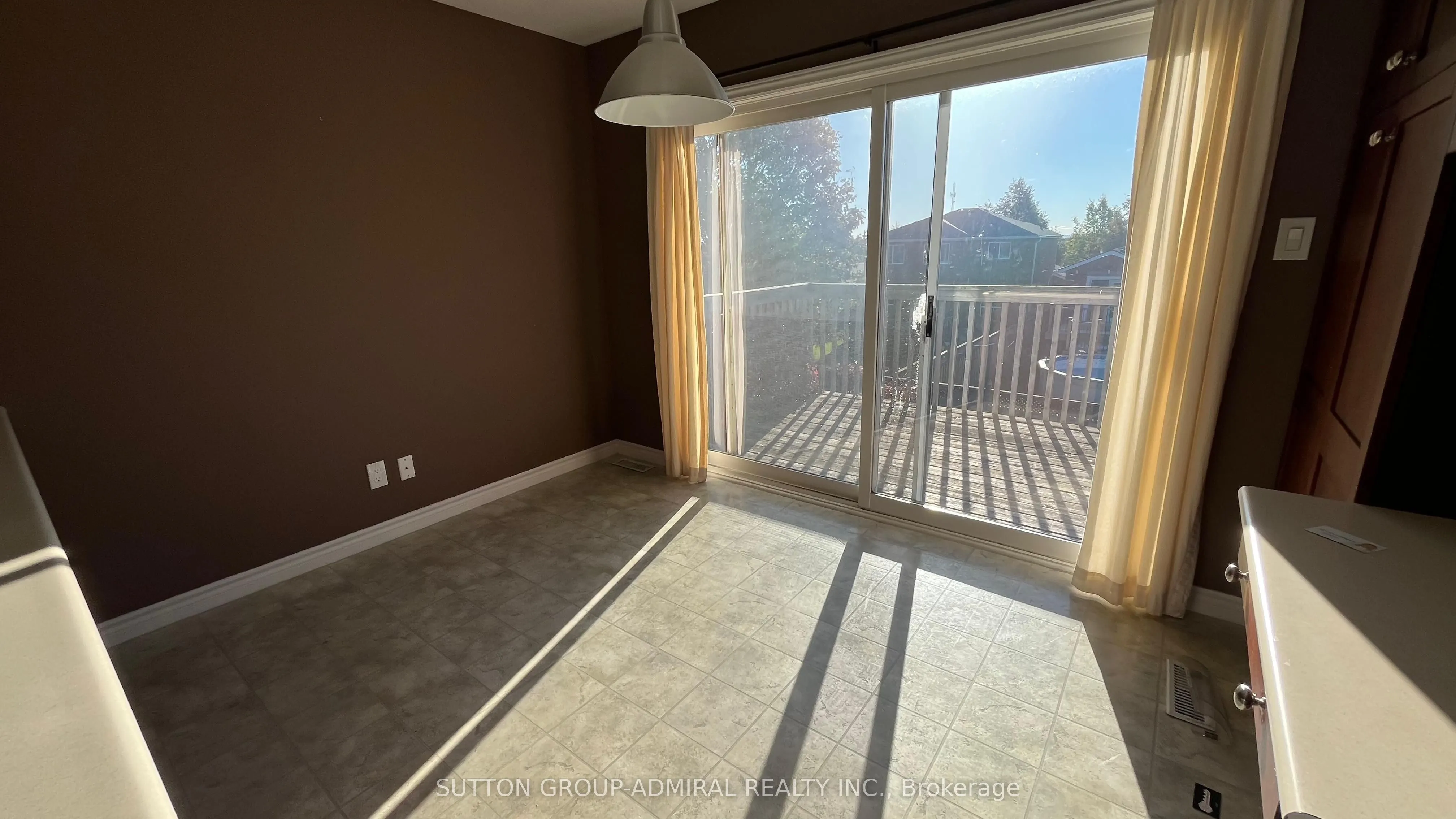 12 Revelstoke Court, #Upper