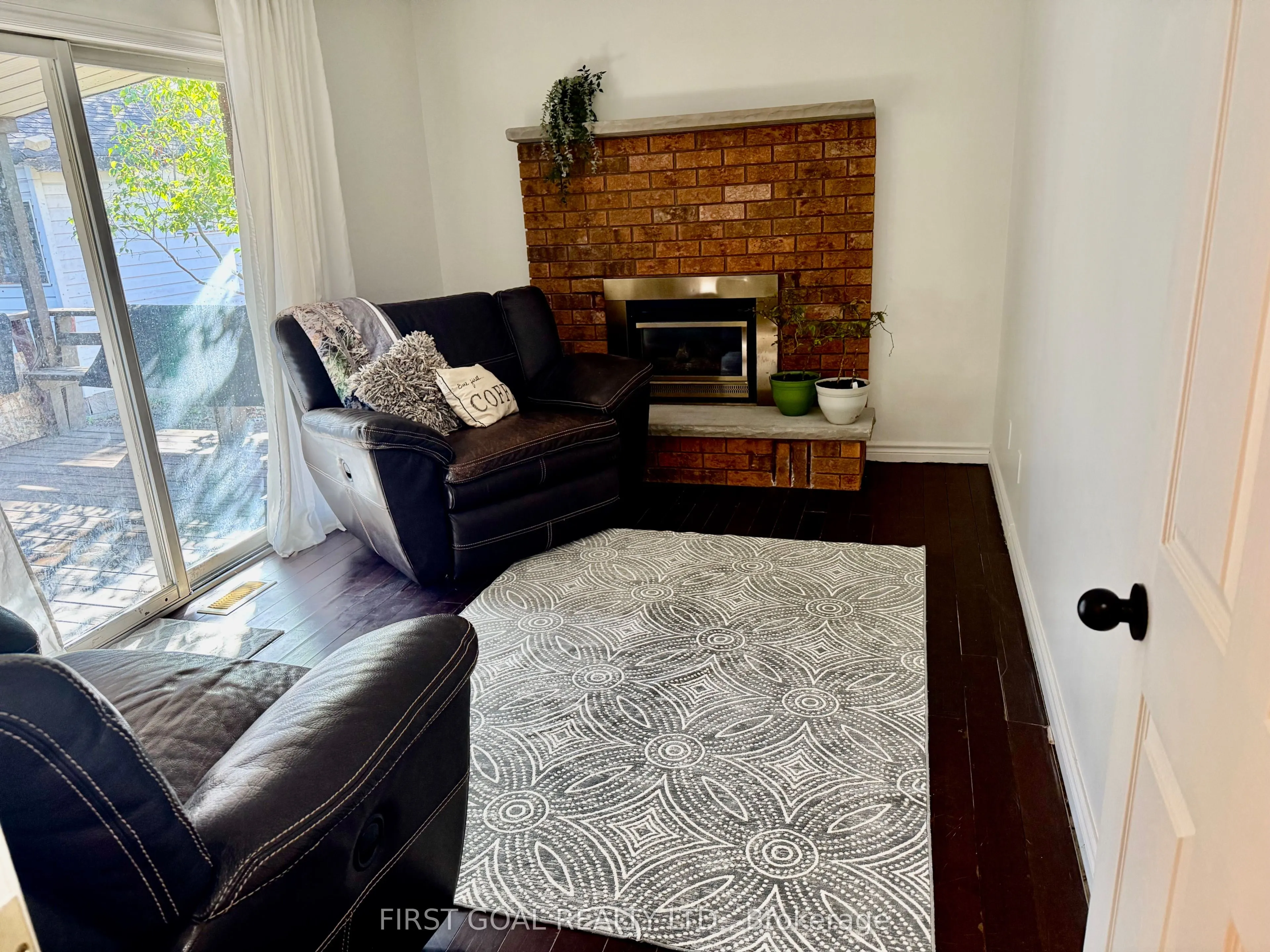 15 Little Avenue