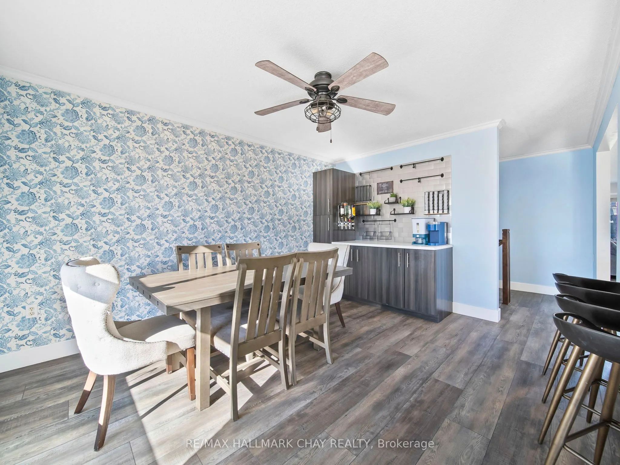 7 ASSINIBOINE Drive