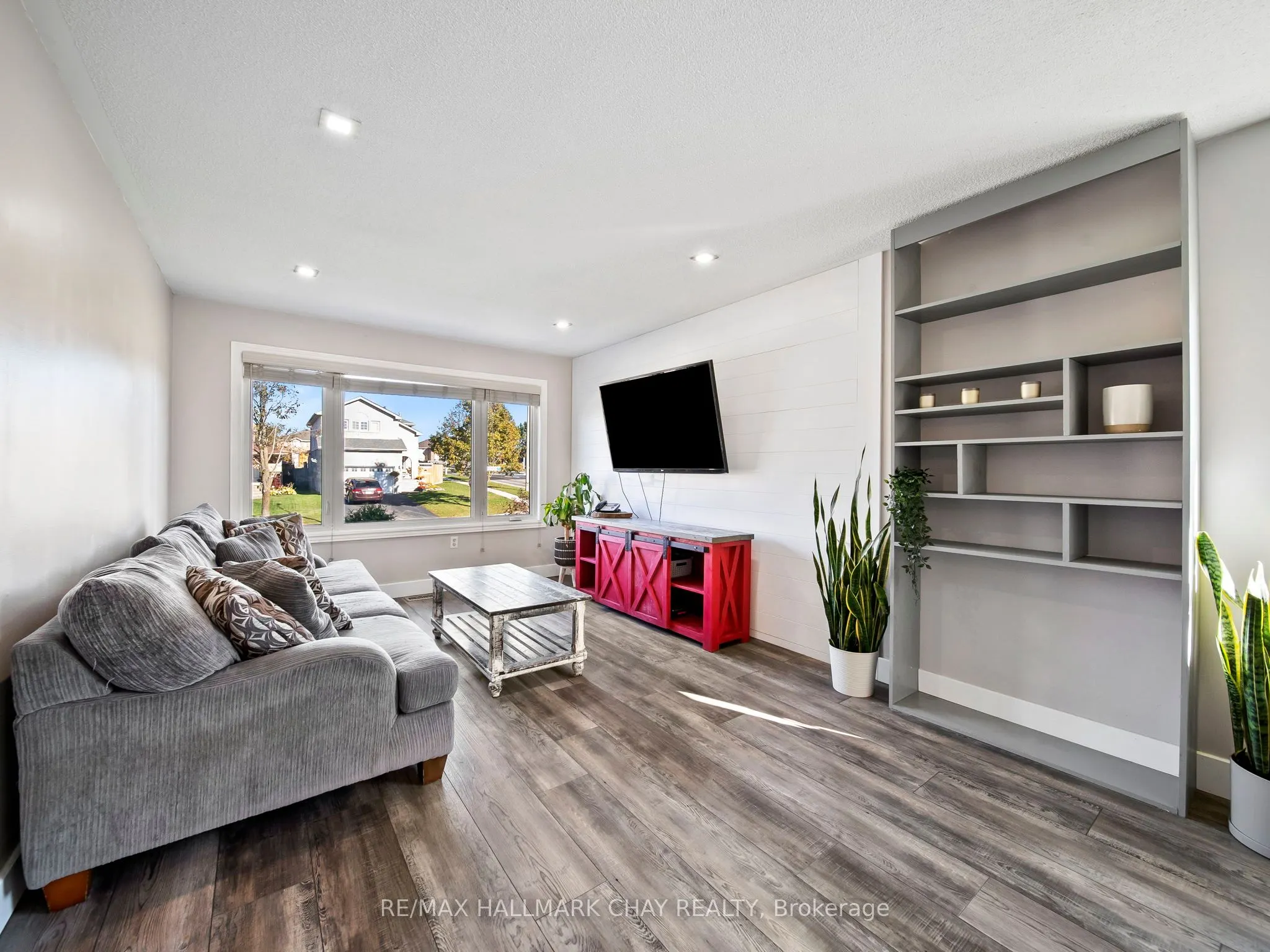7 ASSINIBOINE Drive