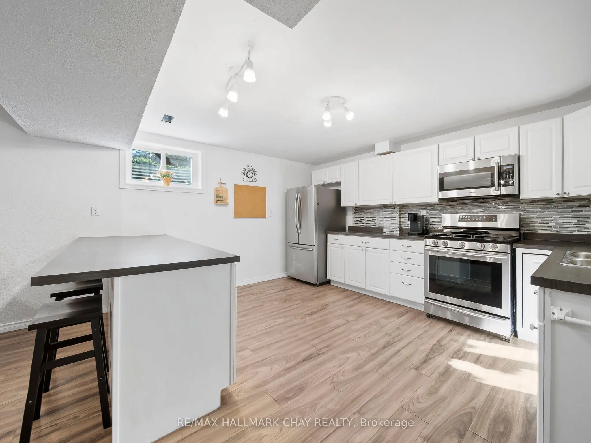 7 ASSINIBOINE Drive