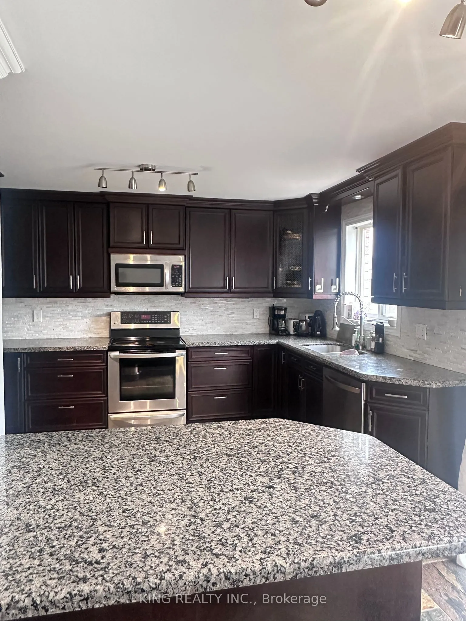 9 Whitehorn Crescent