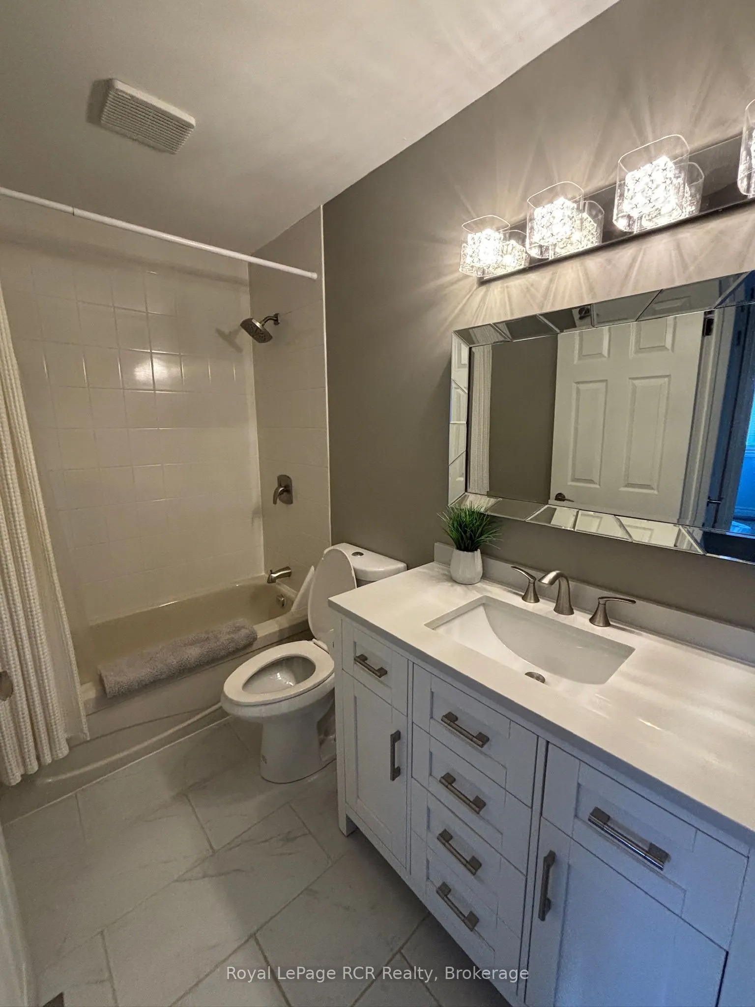 21 Starboard Road, #21