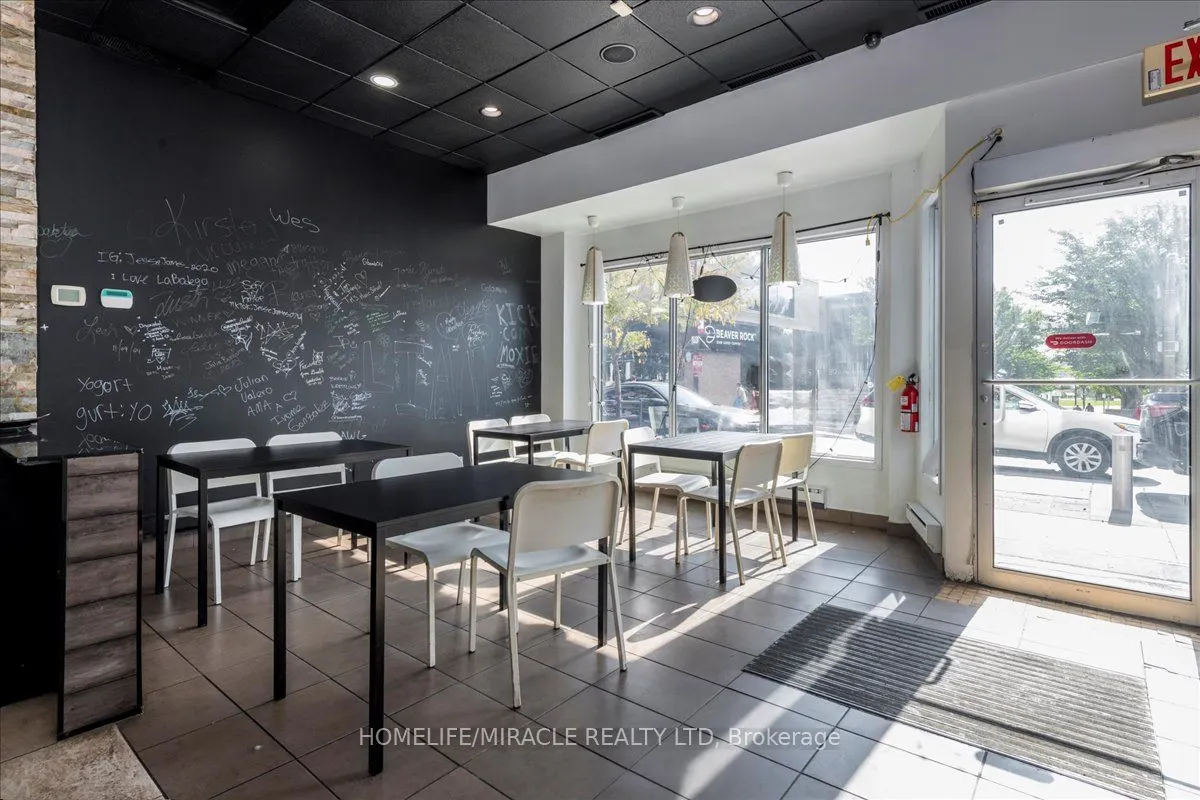 74 Dunlop Street E